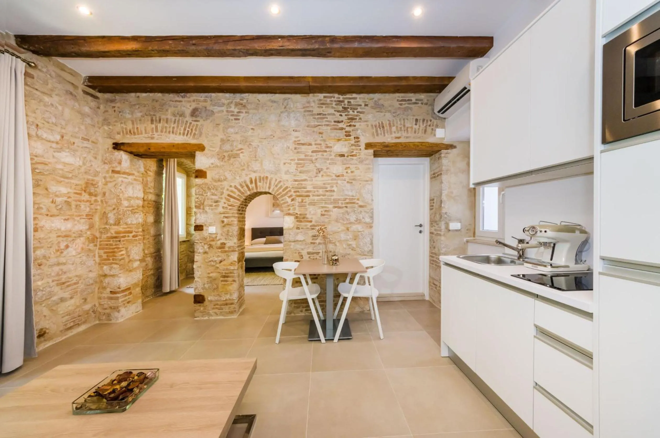 Kostela Luxury Suite by Belmont Realty