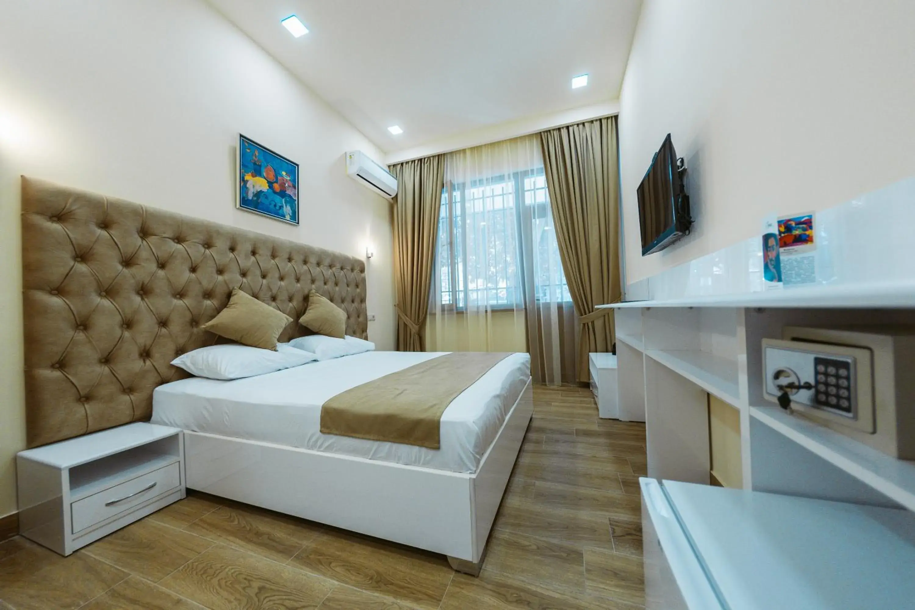 TV and multimedia, Bed in L'image Art Hotel TV and multimedia, Bed in L'image Art Hotel