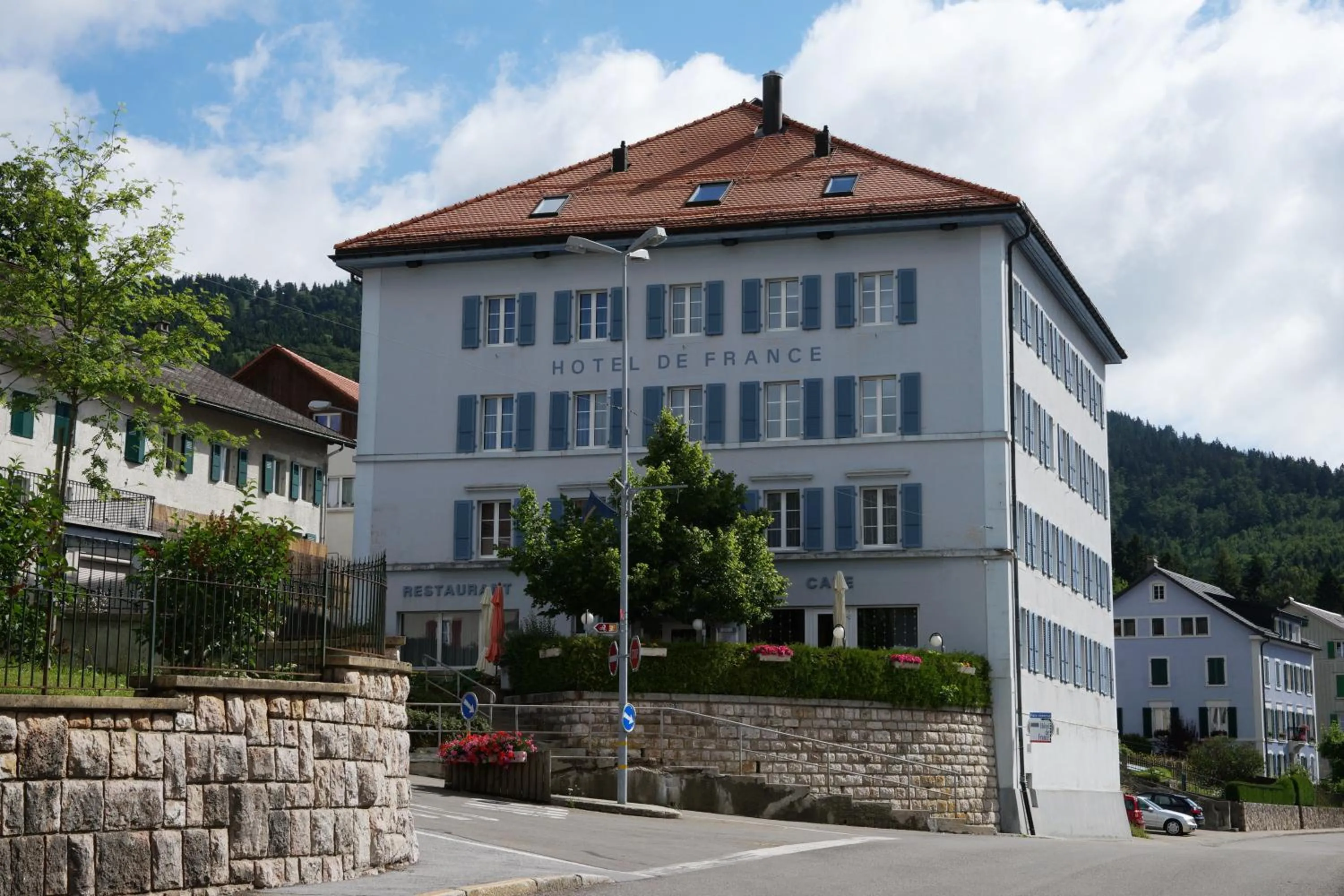Facade/entrance in Hôtel de France