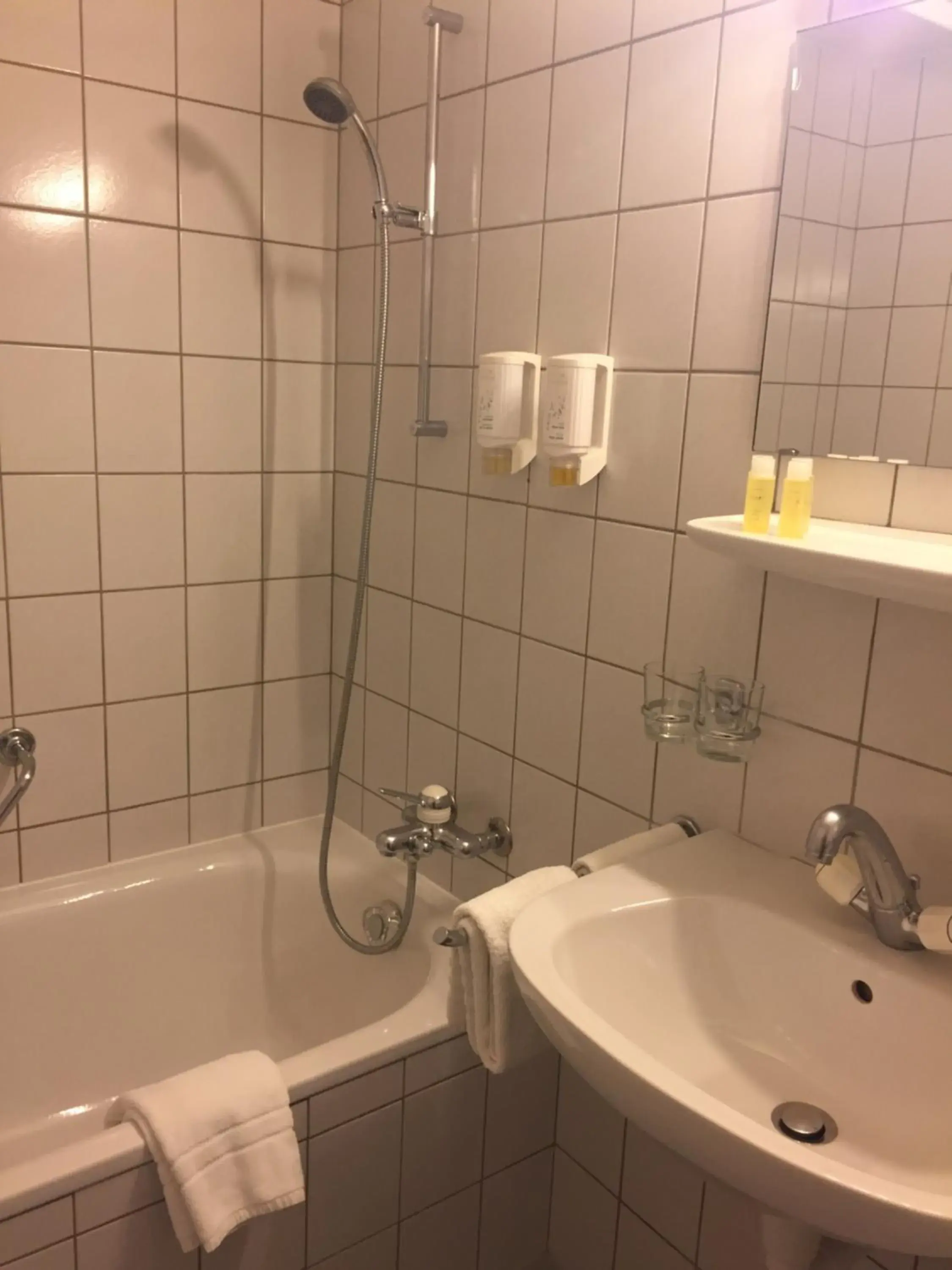 Twin Room in Hôtel de France Twin Room in Hôtel de France