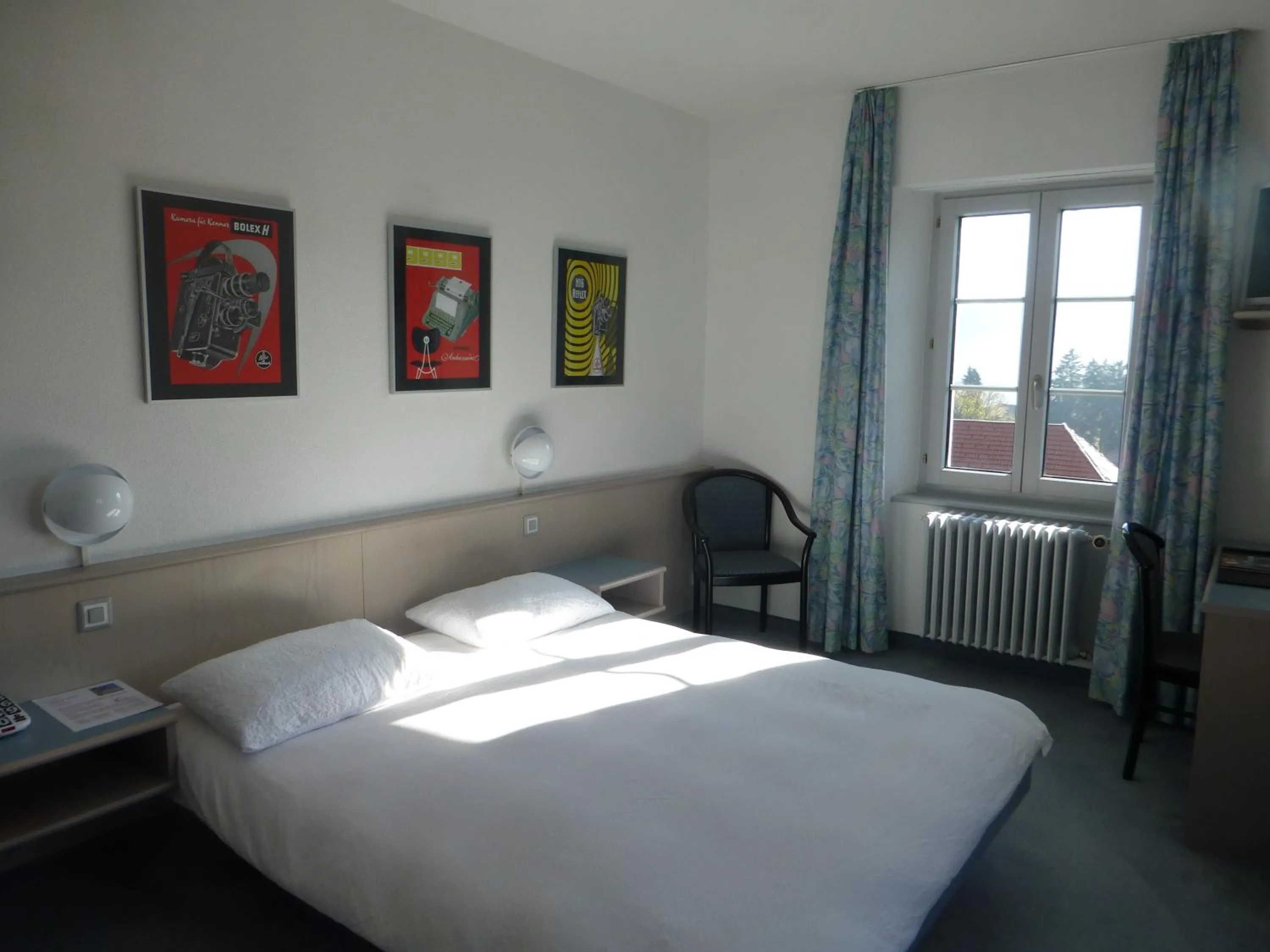 Photo of the whole room, Bed in Hôtel de France