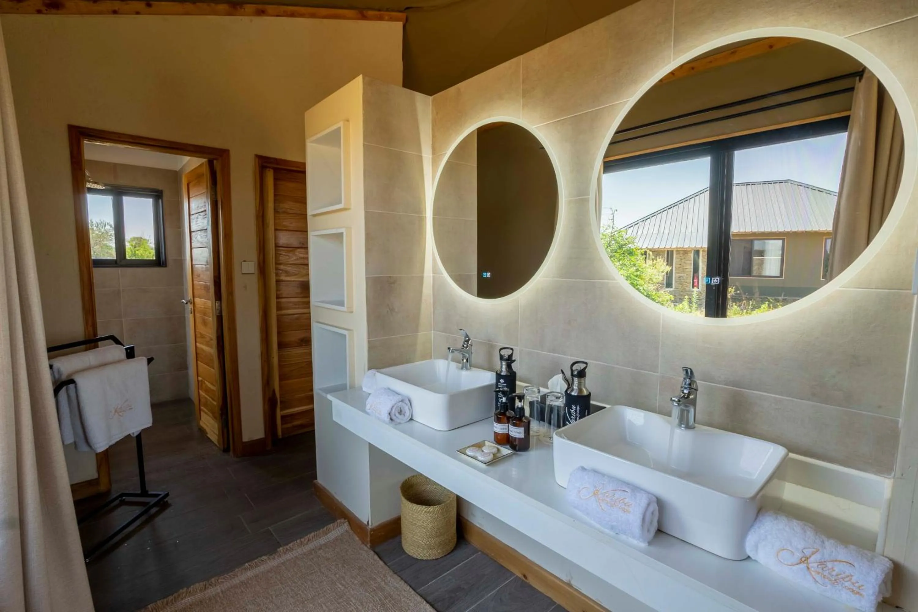 Bathroom in Serengeti Mara River Camp