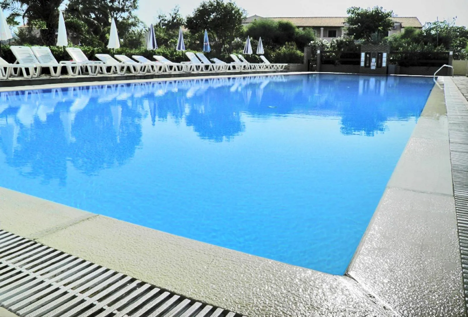 Swimming pool in Nireas Resort Corfu