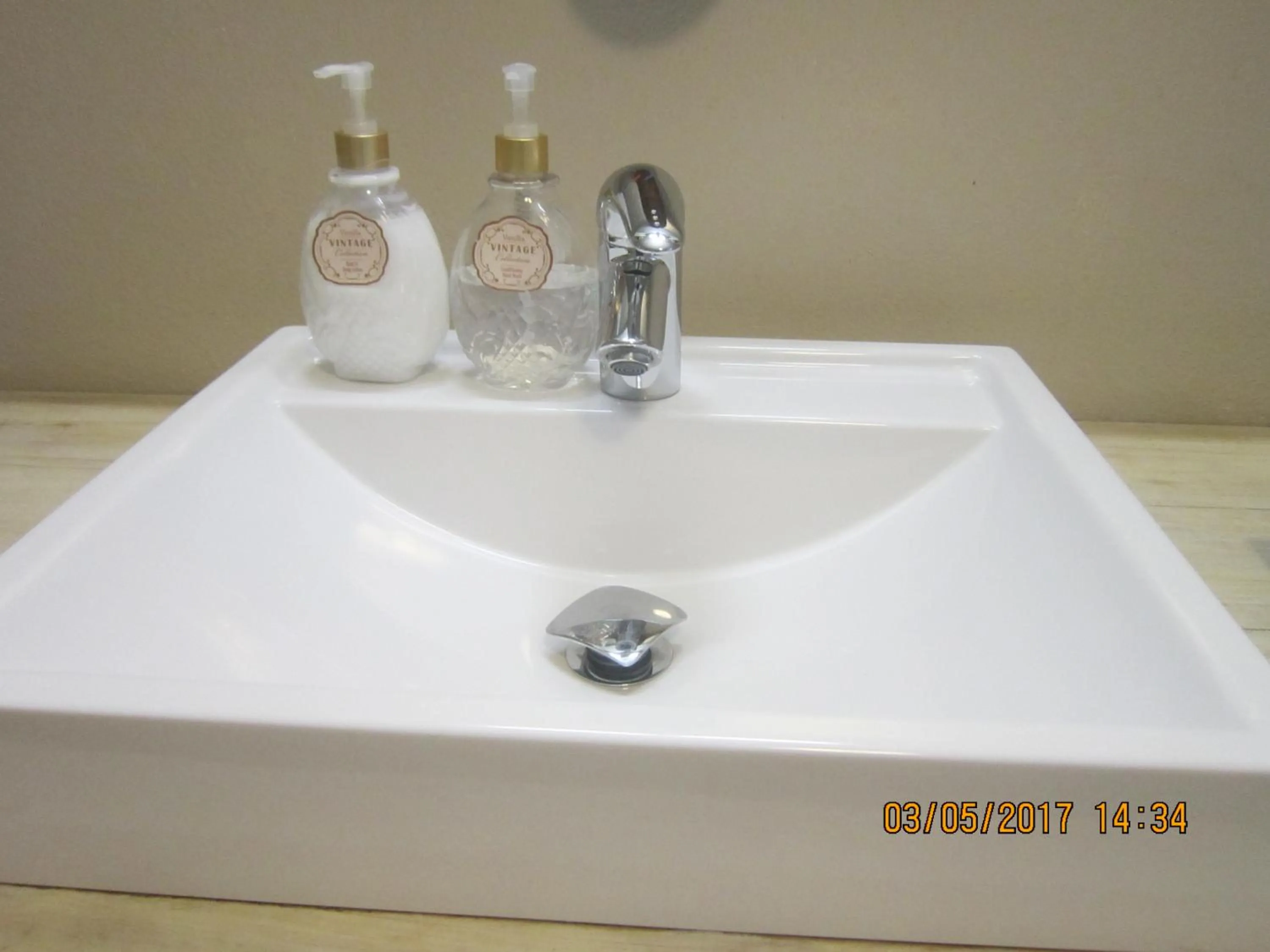 Bathroom in Twilight Cottage