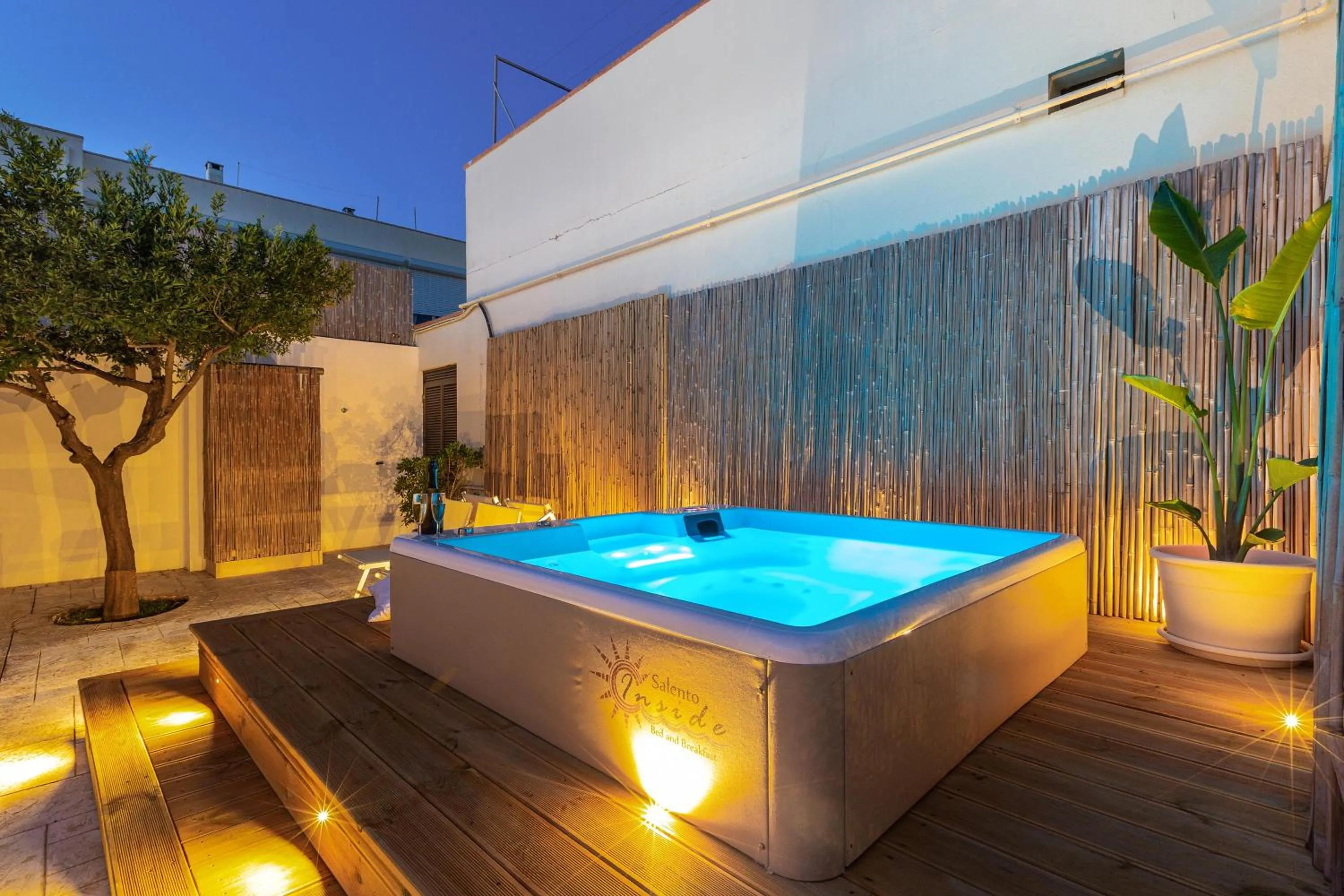Hot Tub in Salento Inside