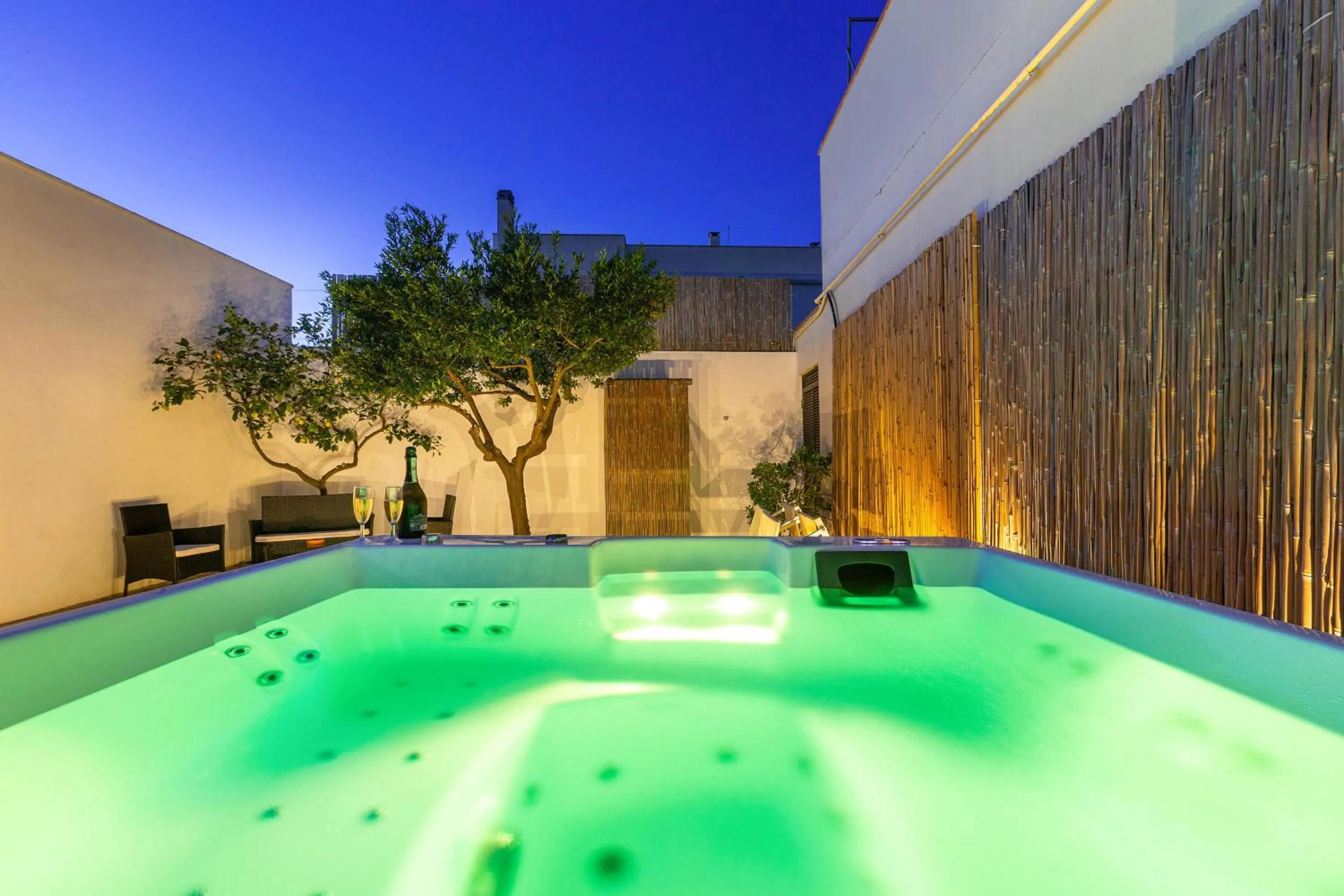 Hot Tub in Salento Inside