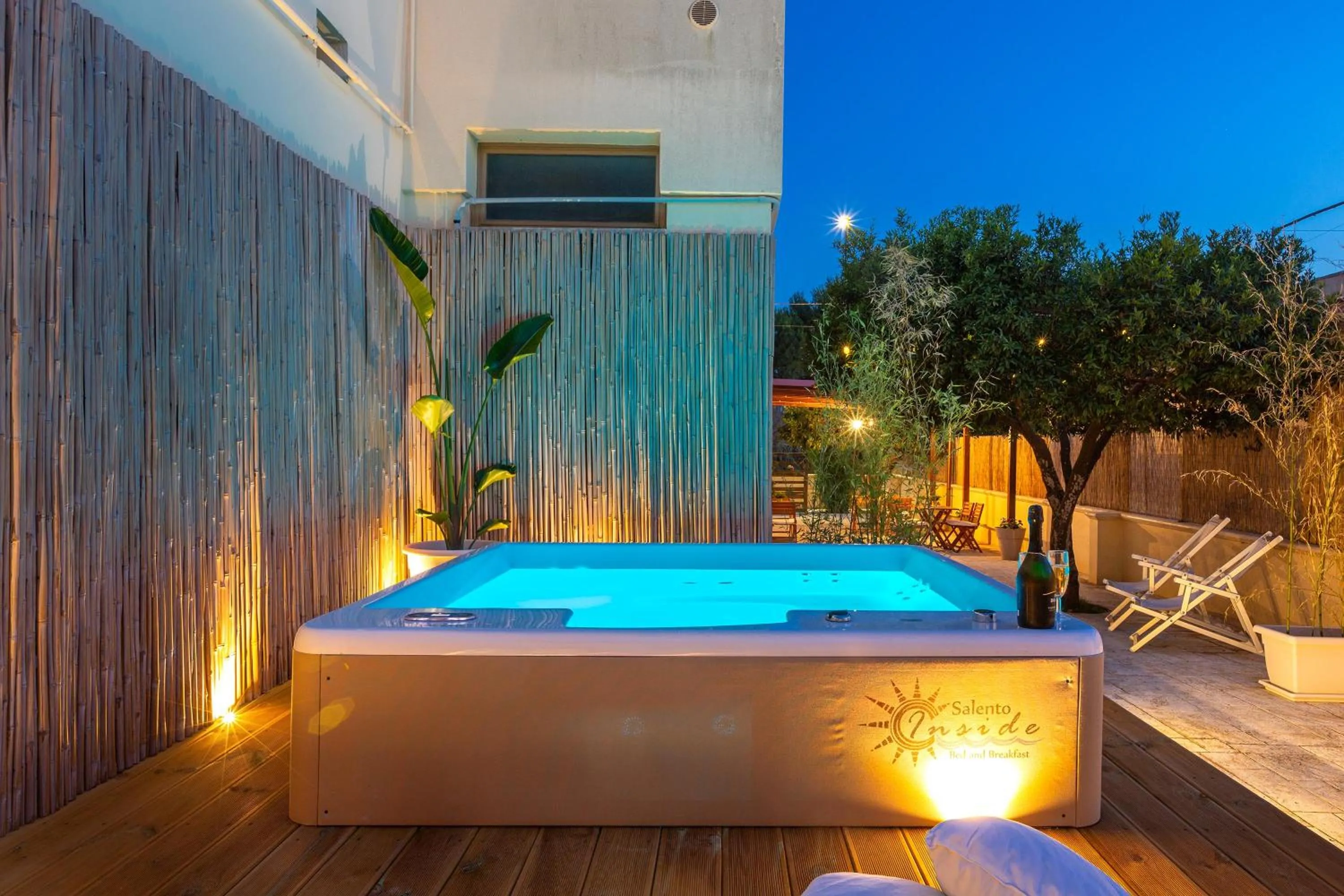 Hot Tub in Salento Inside