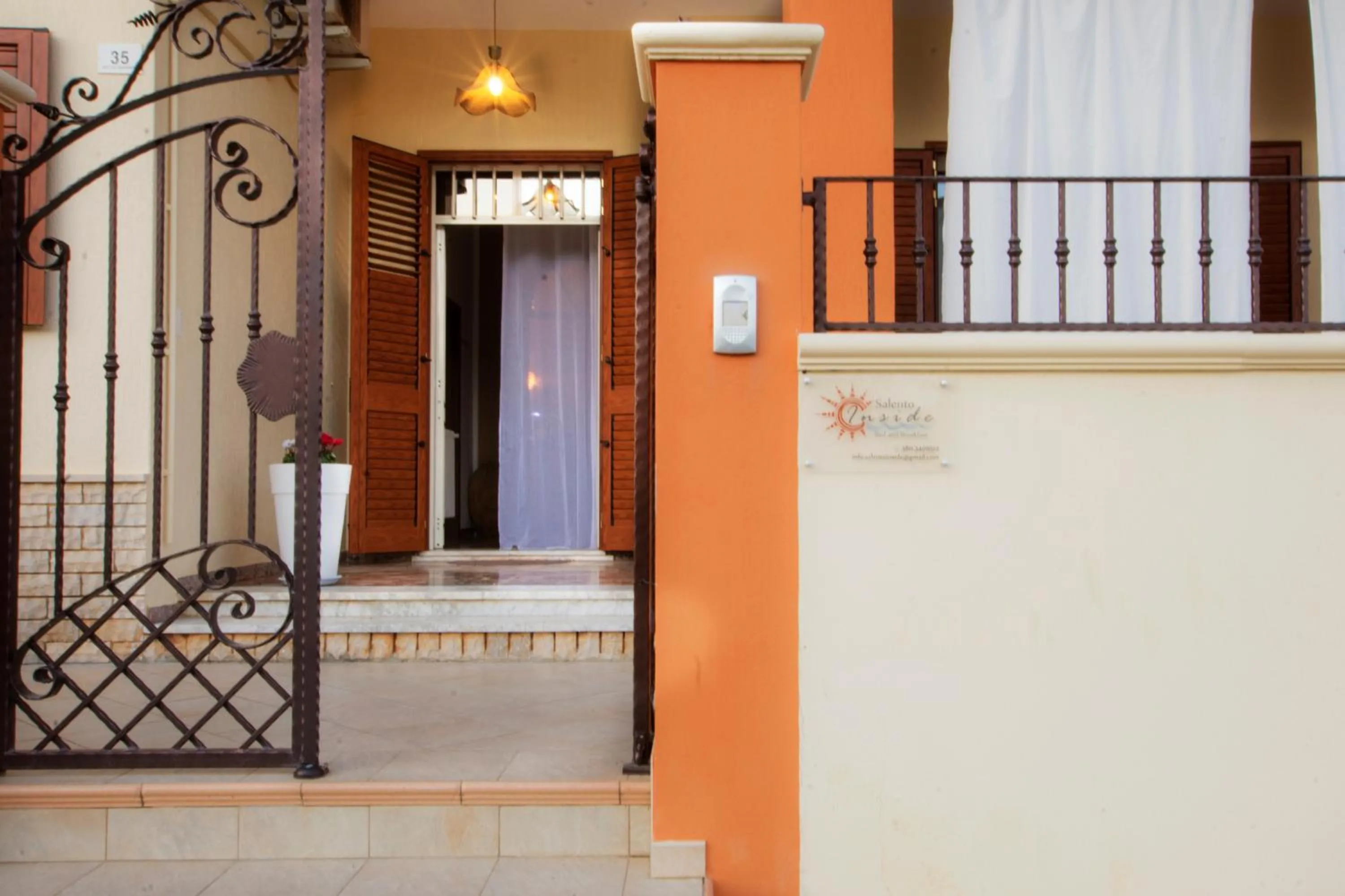 Facade/entrance in Salento Inside