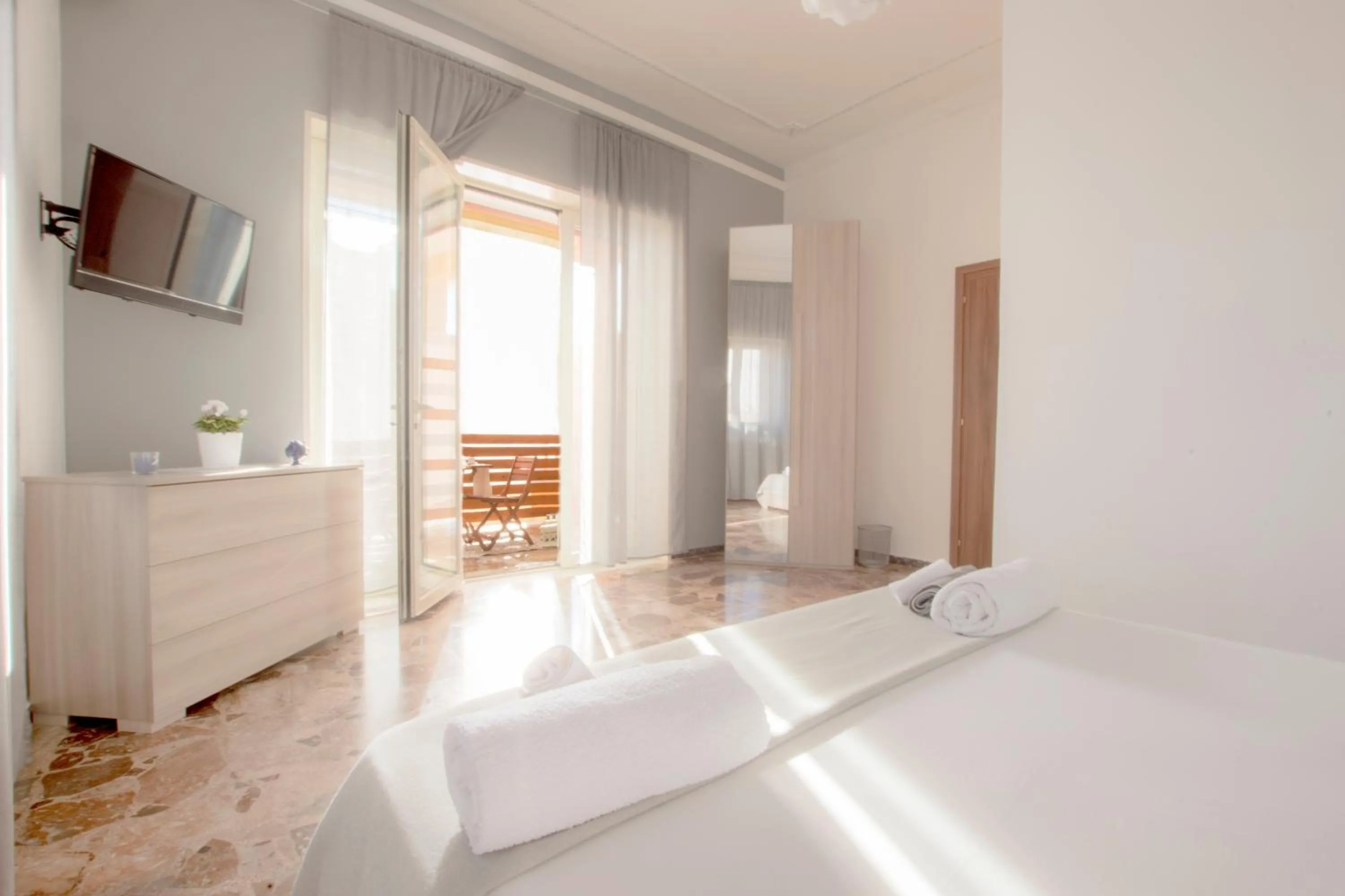 Patio, Bed in Salento Inside
