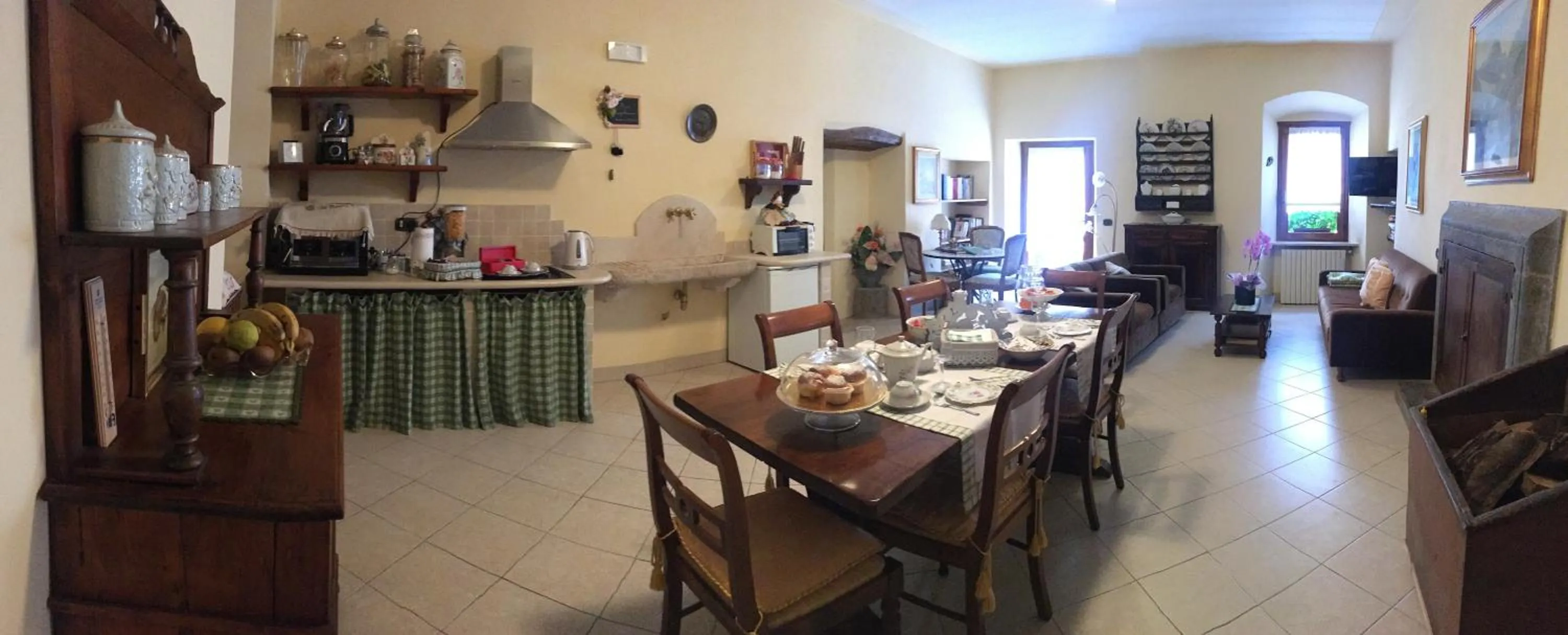 Communal kitchen in B&B Al Caseificio