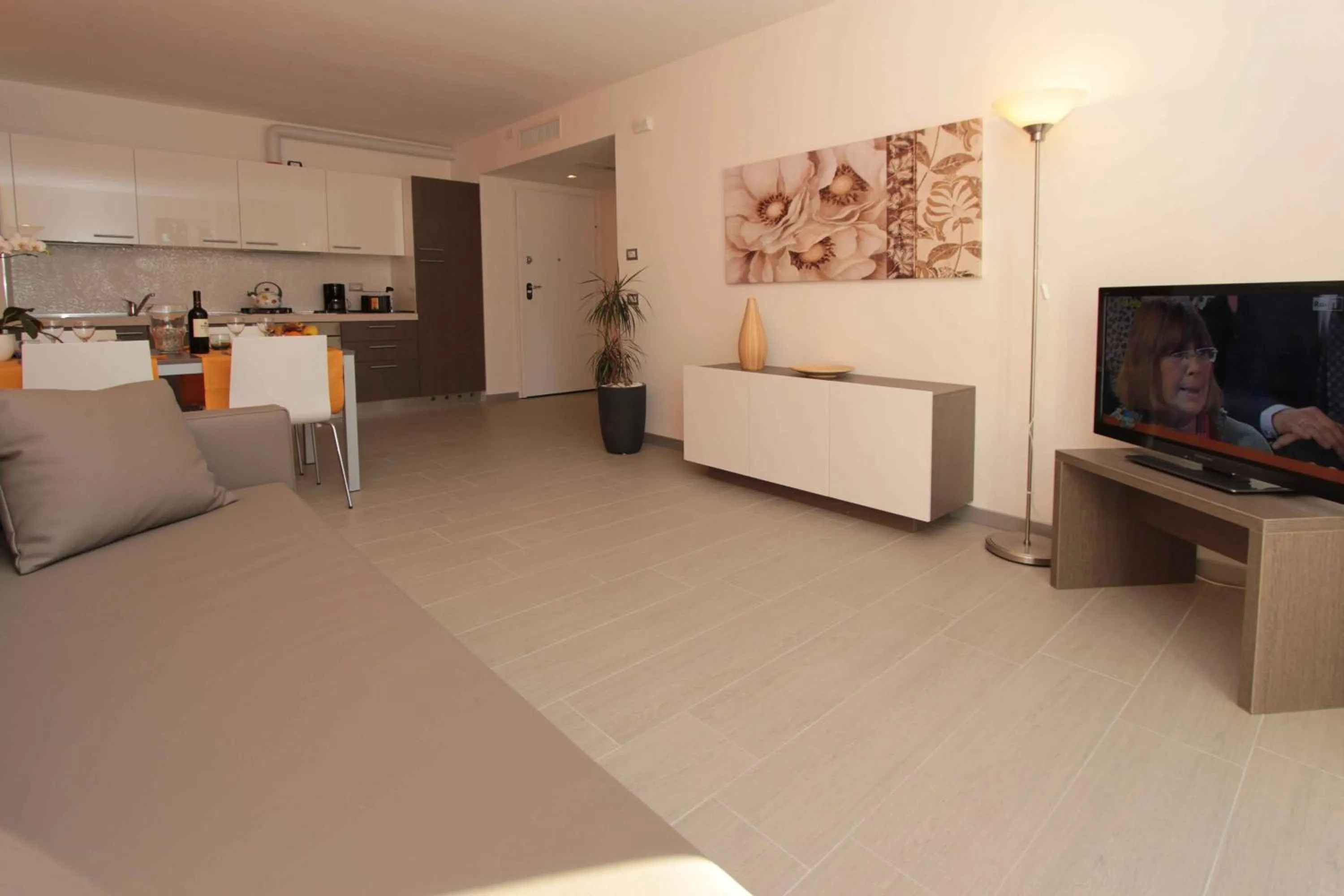 TV and multimedia in Residence Rivachiara (check-in at Hotel Riviera in Viale Rovereto, 95)
