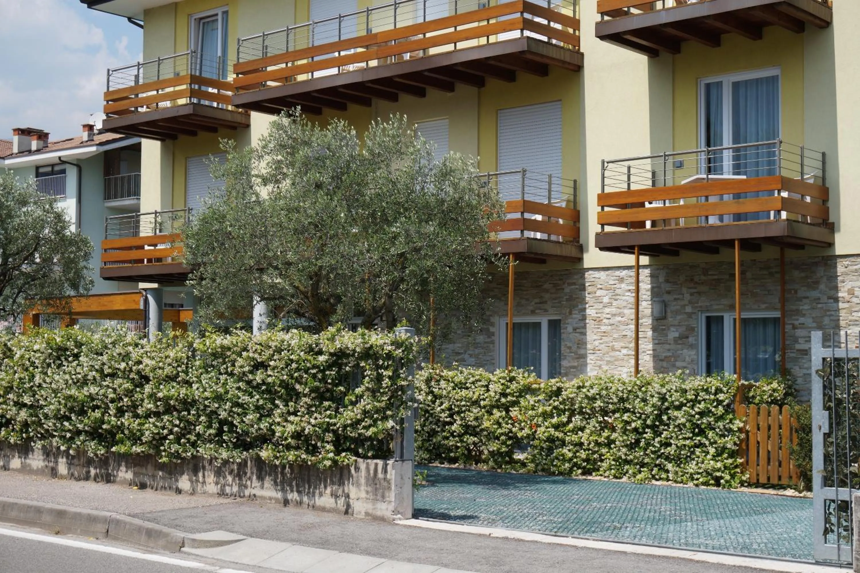 Facade/entrance in Residence Rivachiara (check-in at Hotel Riviera in Viale Rovereto, 95)