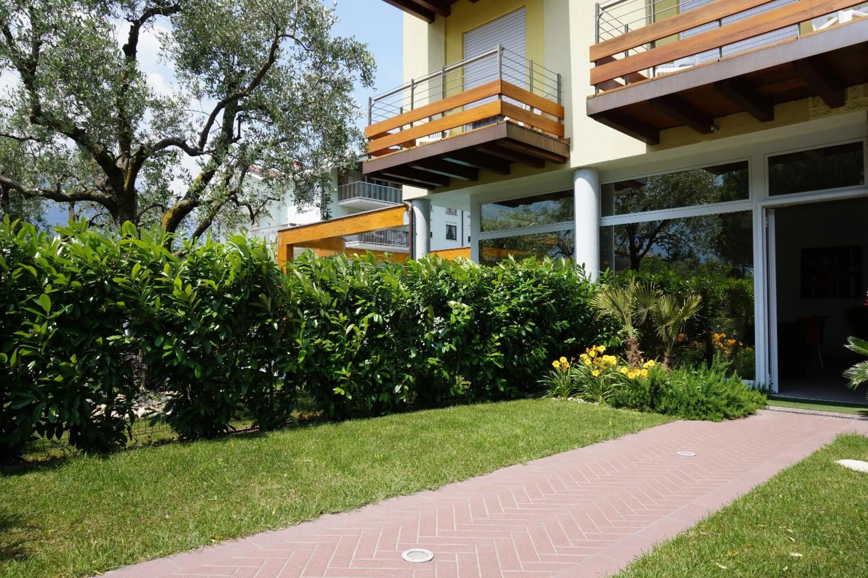 Facade/entrance in Residence Rivachiara (check-in at Hotel Riviera in Viale Rovereto, 95)