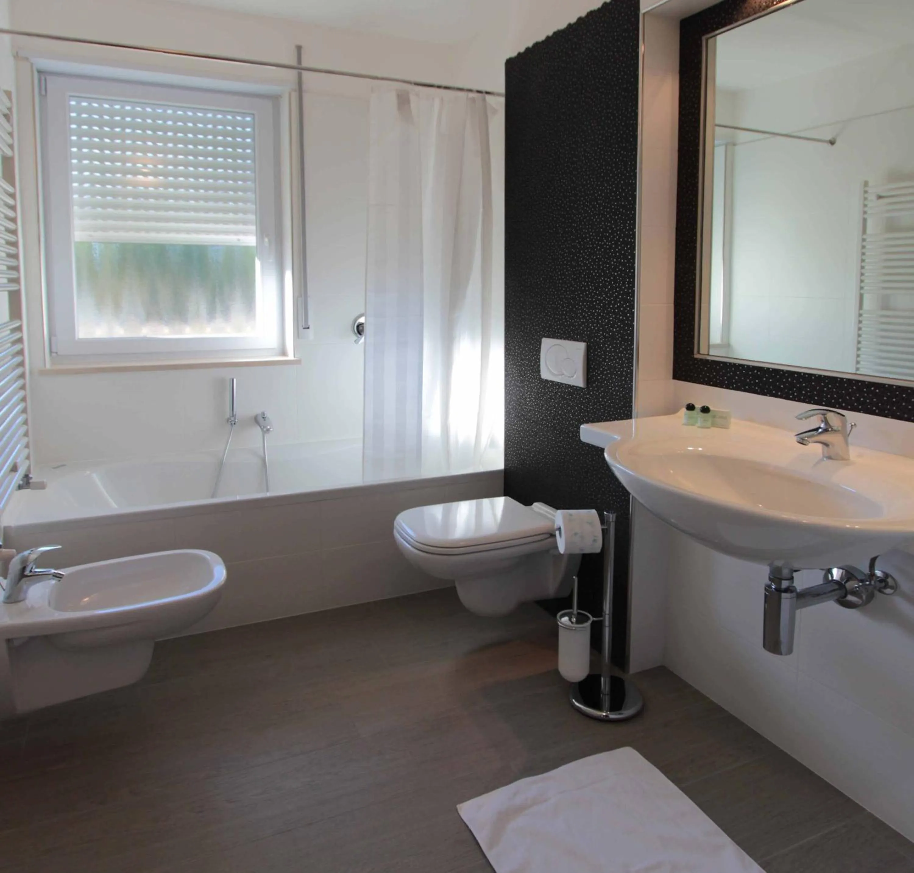 Bathroom in Residence Rivachiara (check-in at Hotel Riviera in Viale Rovereto, 95)