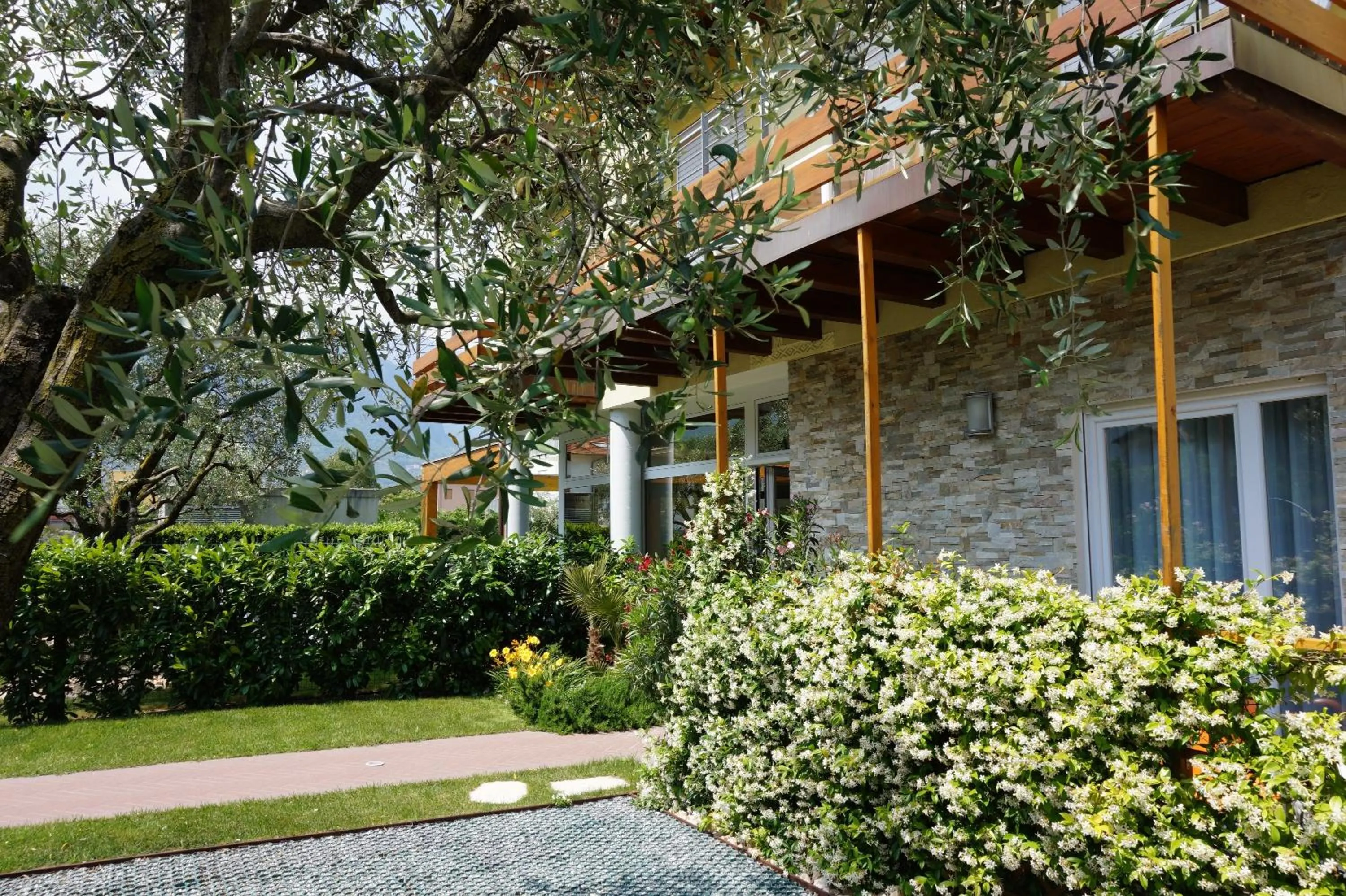 Facade/entrance in Residence Rivachiara (check-in at Hotel Riviera in Viale Rovereto, 95)