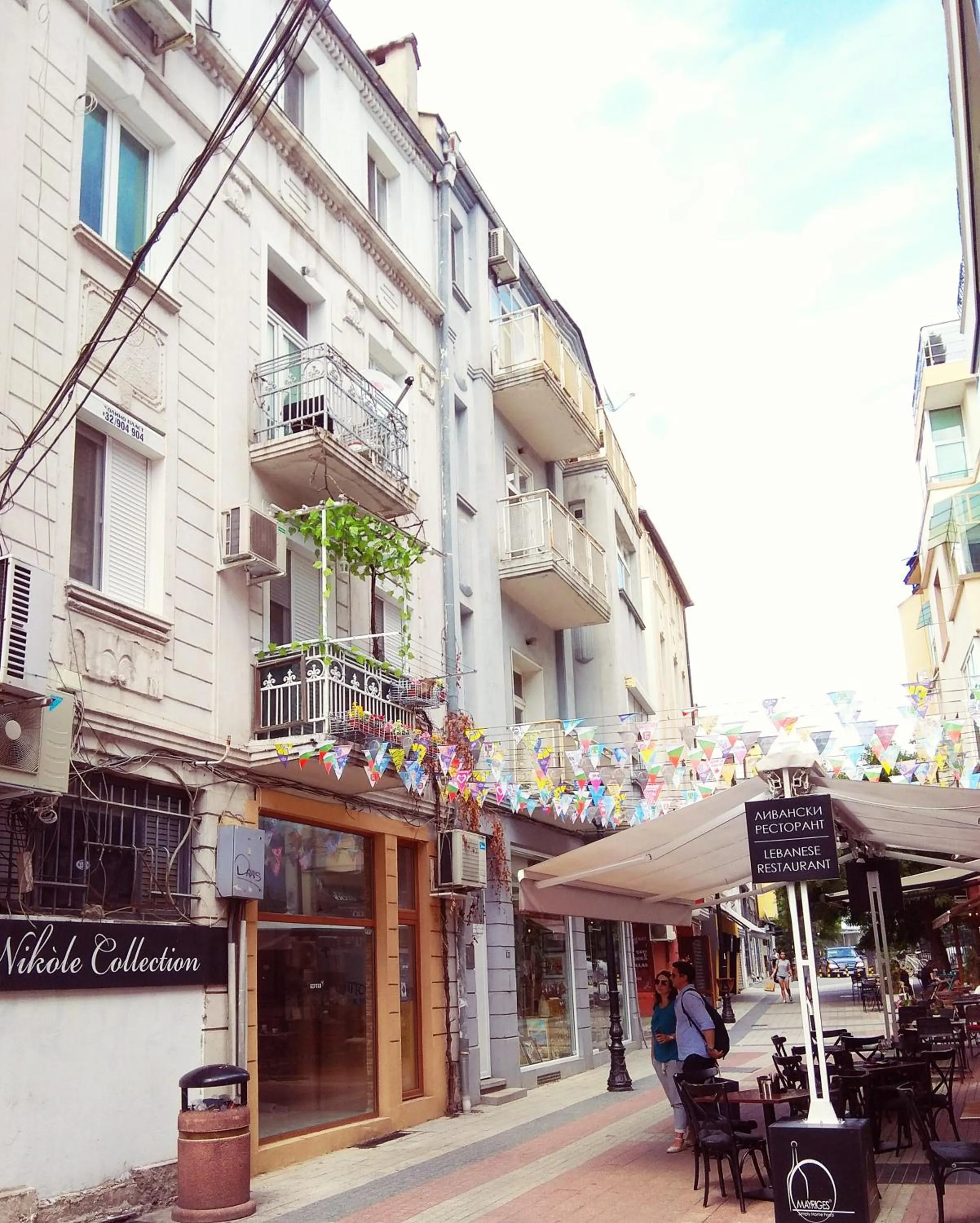 Property building in Pijama Hostel