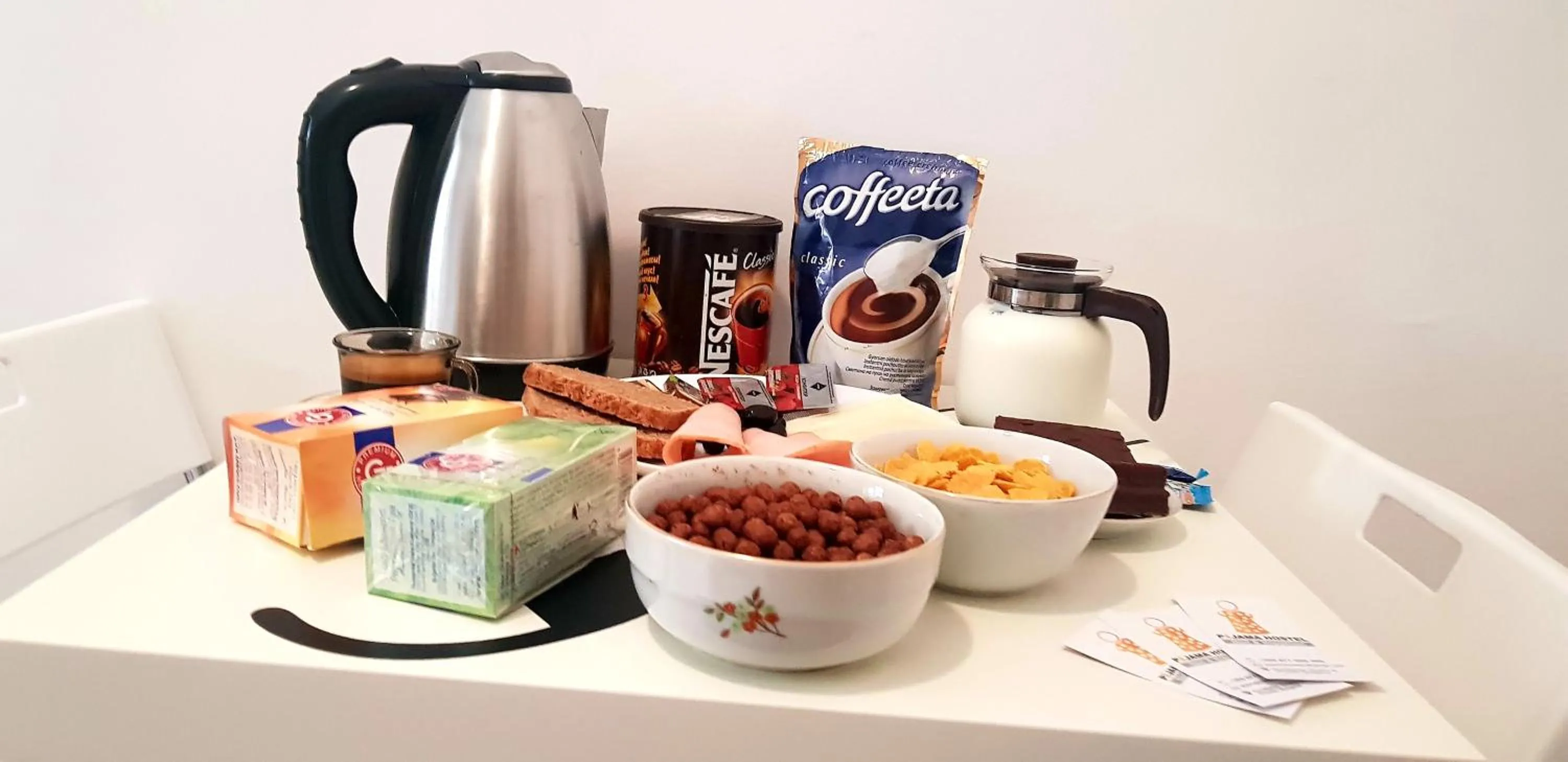 Continental breakfast in Pijama Hostel