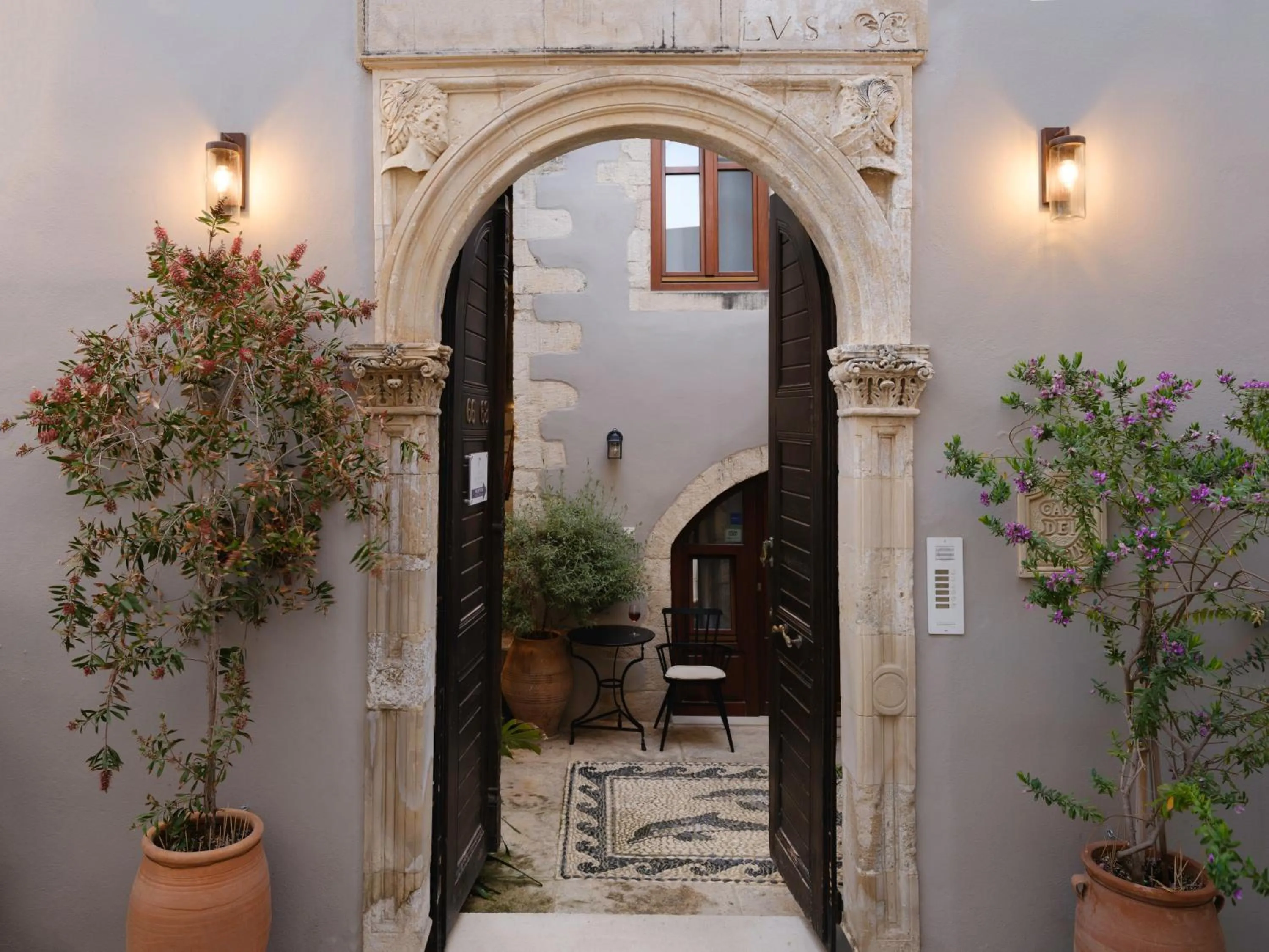 Facade/entrance in Casa Dei Delfini