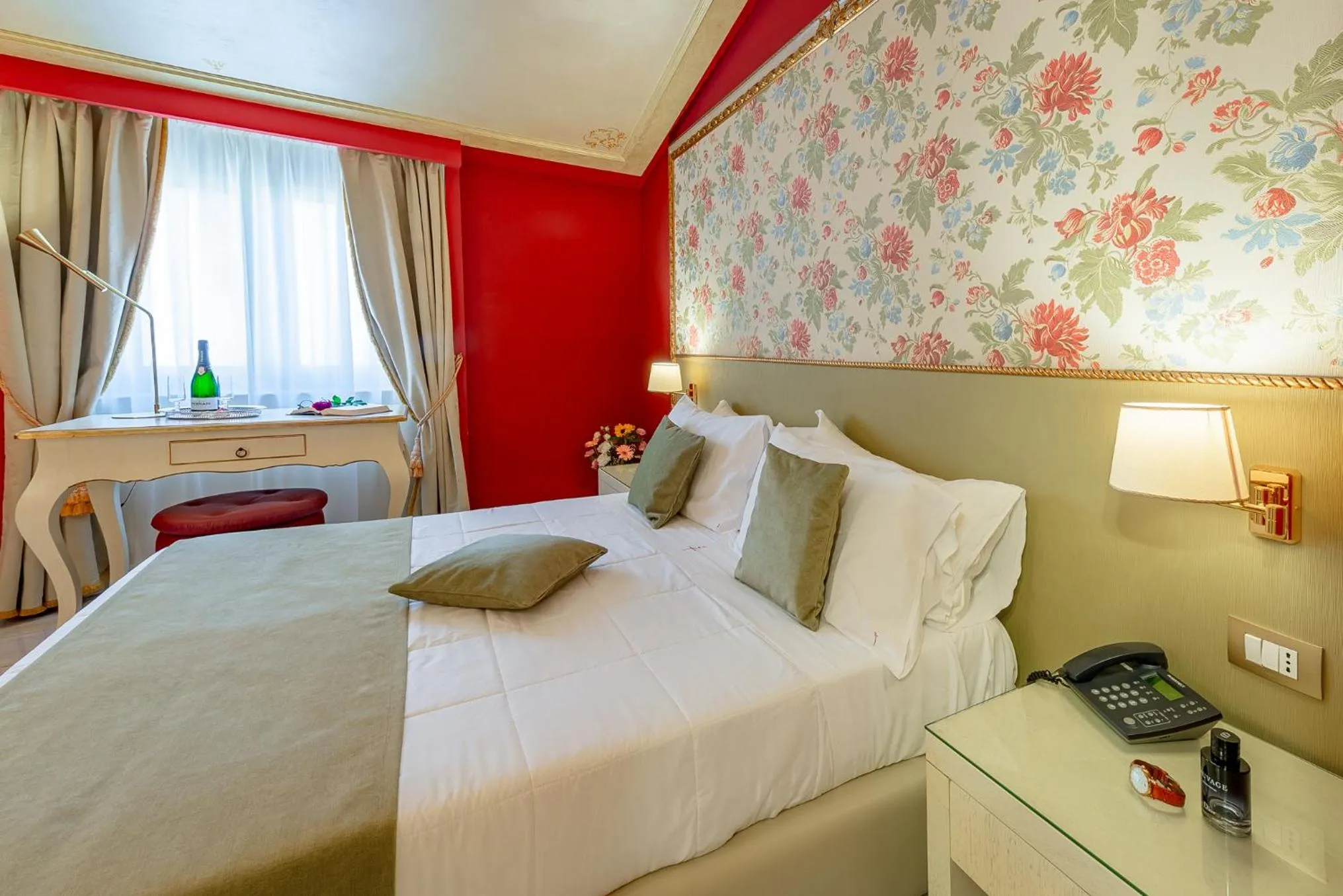 Bedroom, Bed in Fazio Rooms