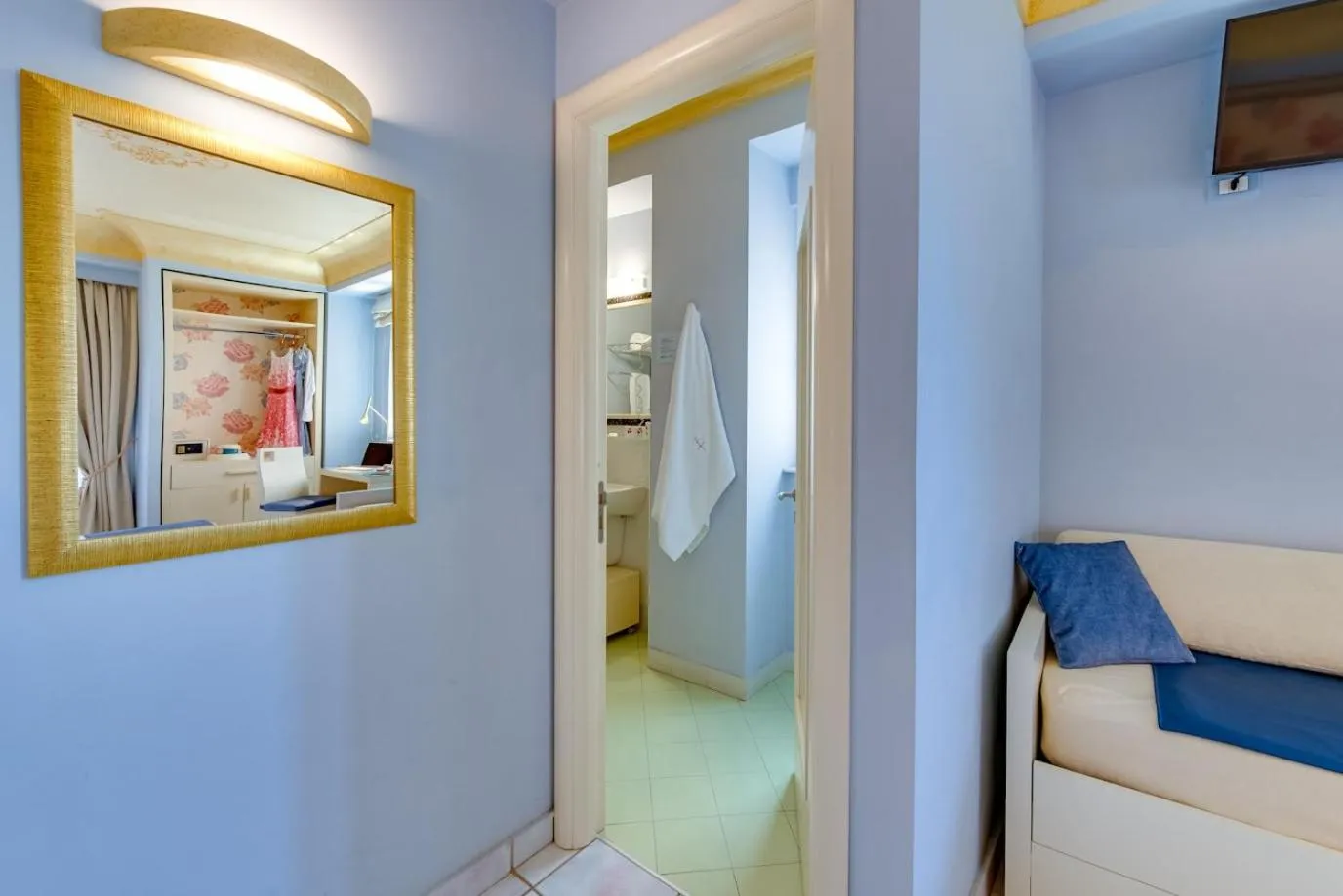 Bedroom, Bed in Fazio Rooms