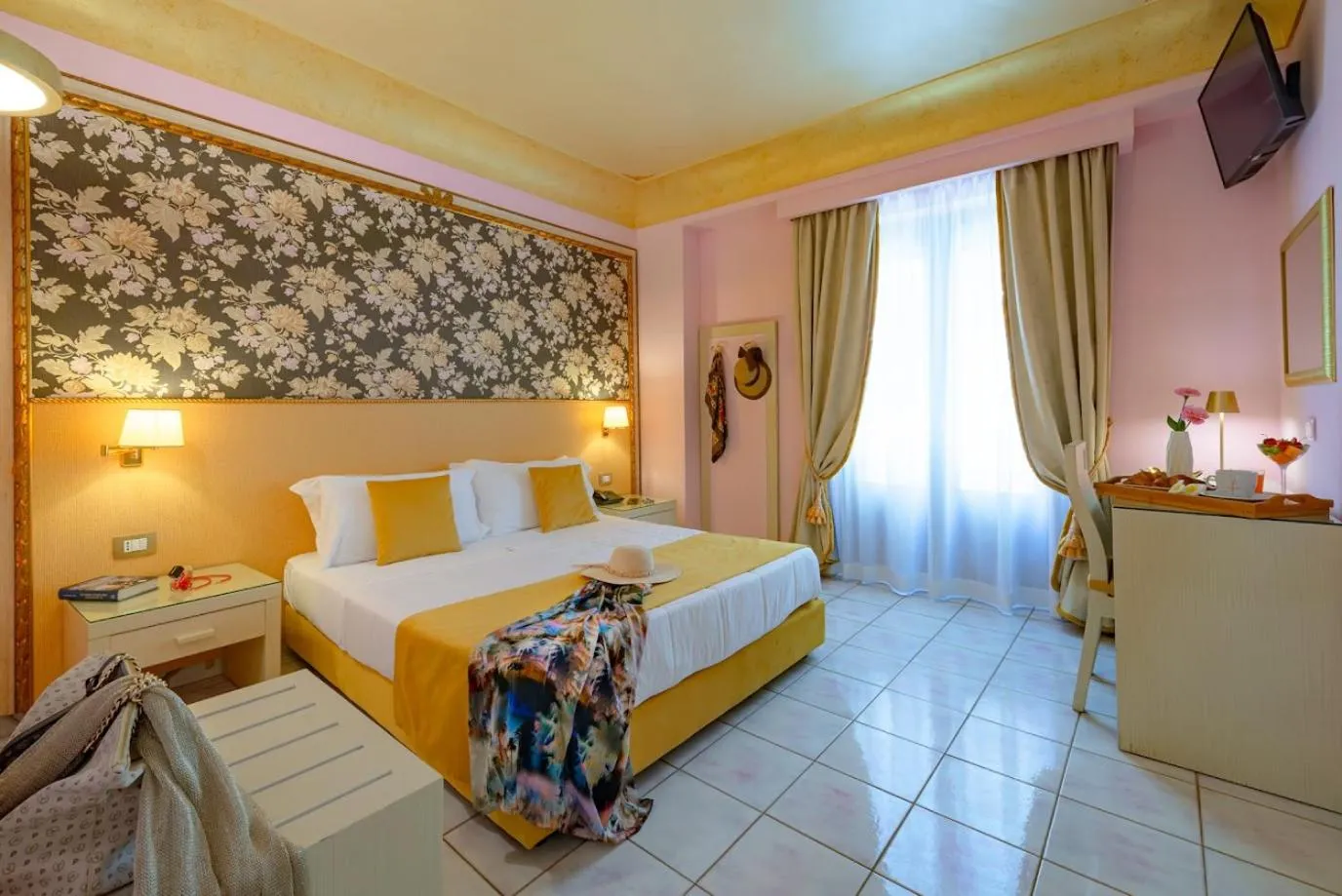 Bedroom, Bed in Fazio Rooms