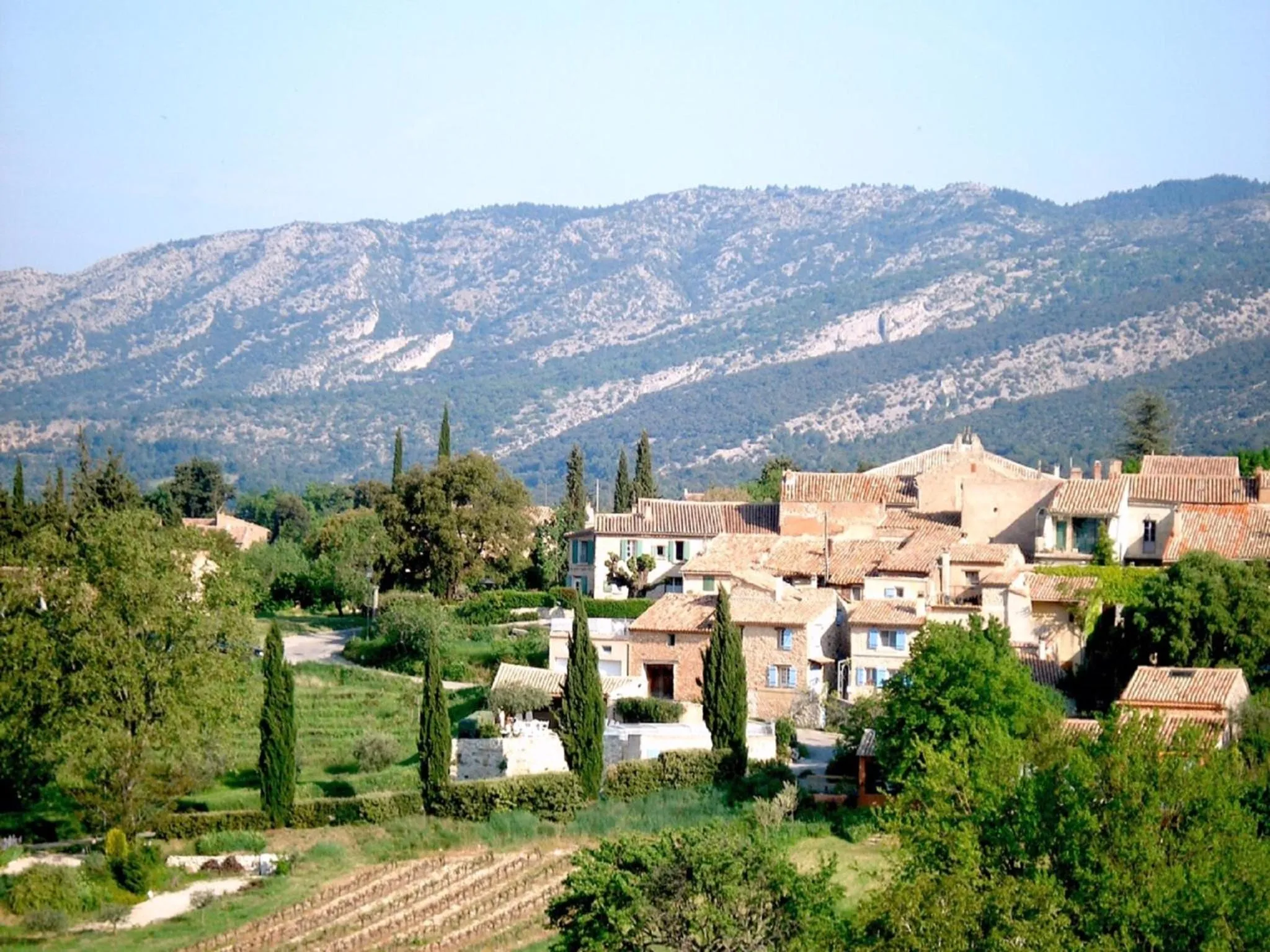 Property building in Oustau du Ventoux