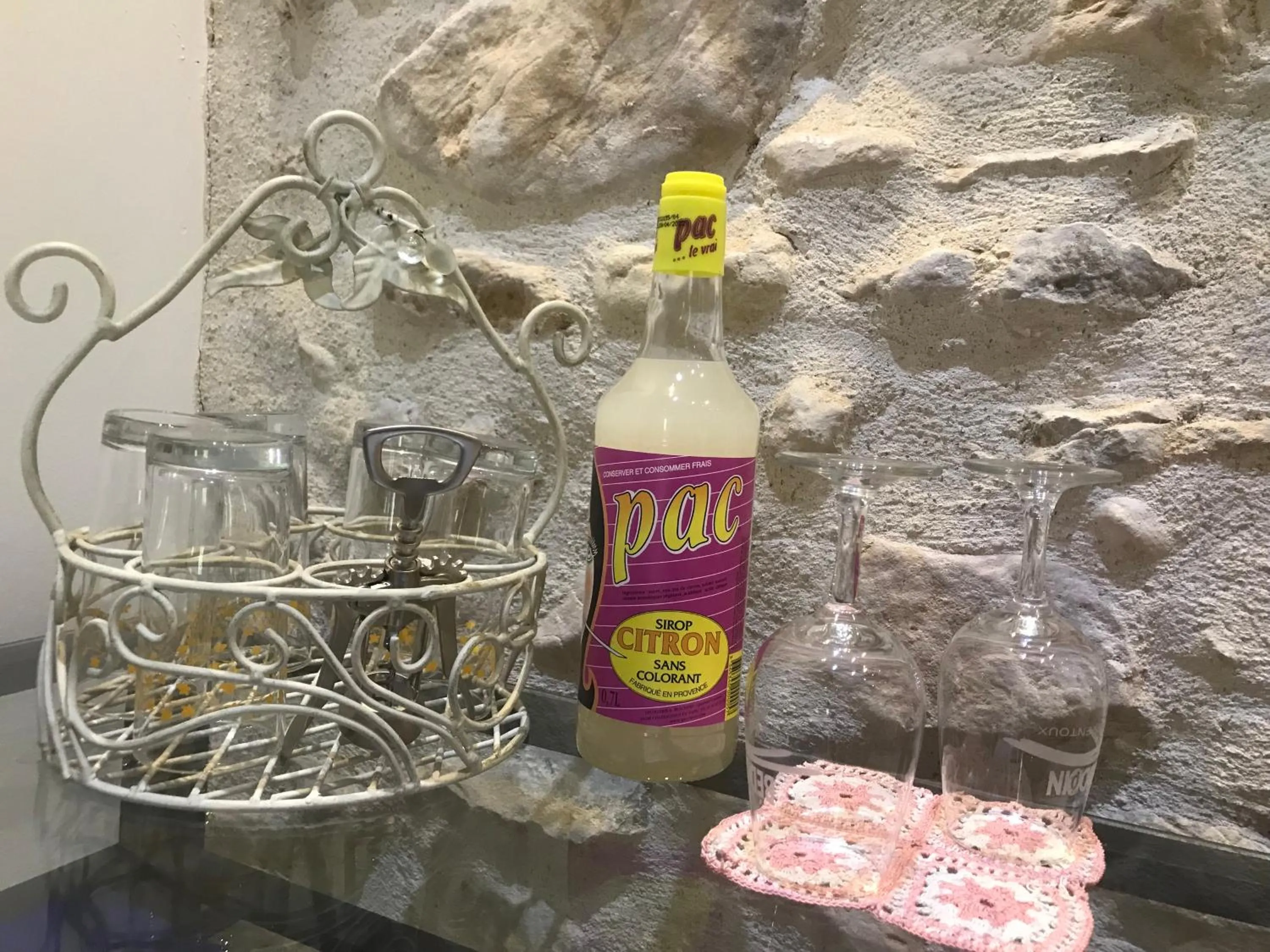 Communal lounge/ TV room in Oustau du Ventoux