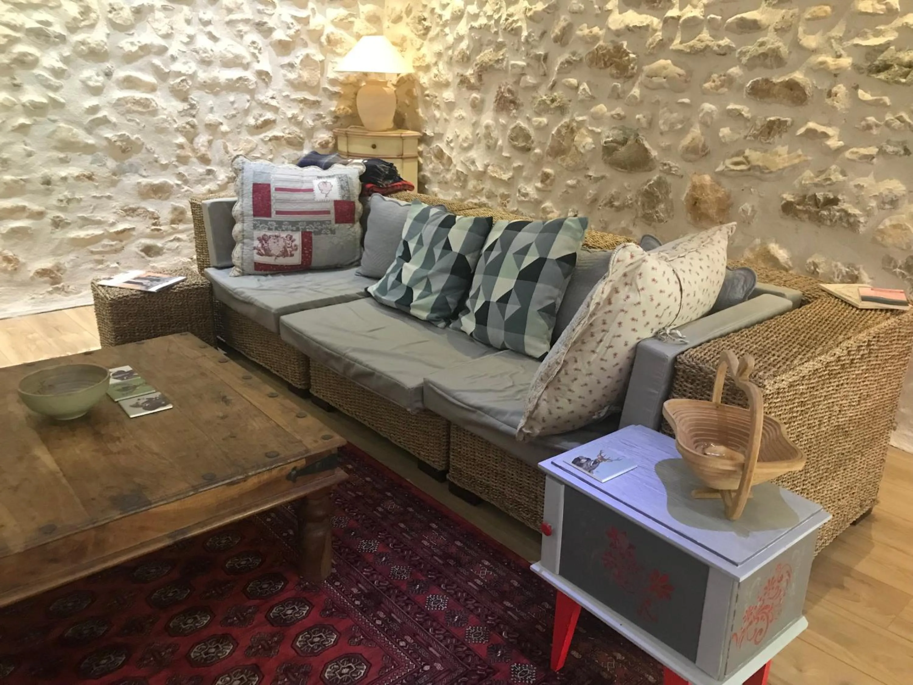 Communal lounge/ TV room in Oustau du Ventoux