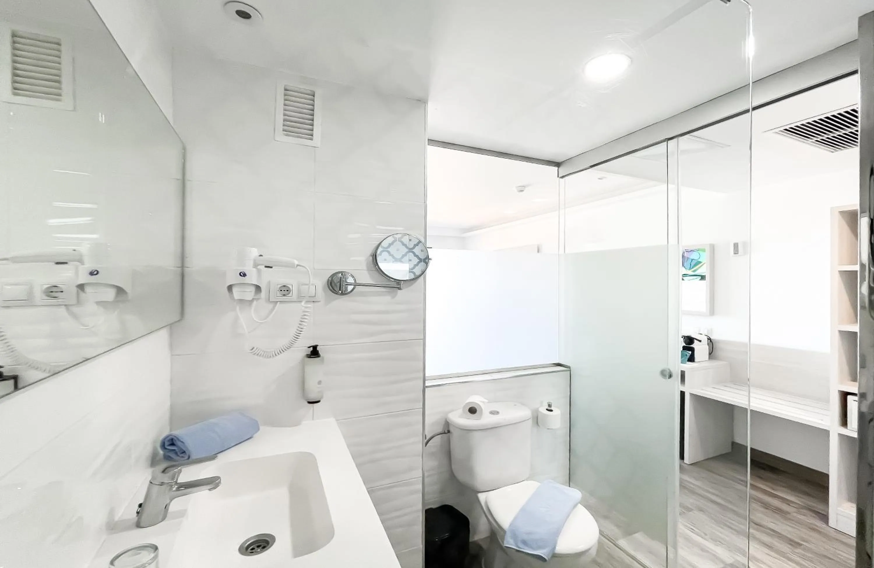 Bathroom in Corralejo Surfing Colors Hotel&Apartments