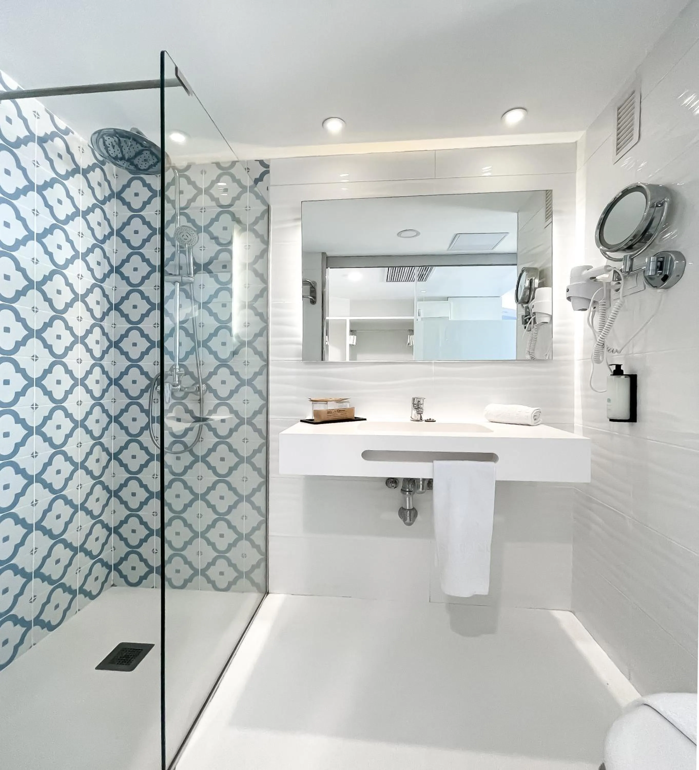 Bathroom in Corralejo Surfing Colors Hotel&Apartments