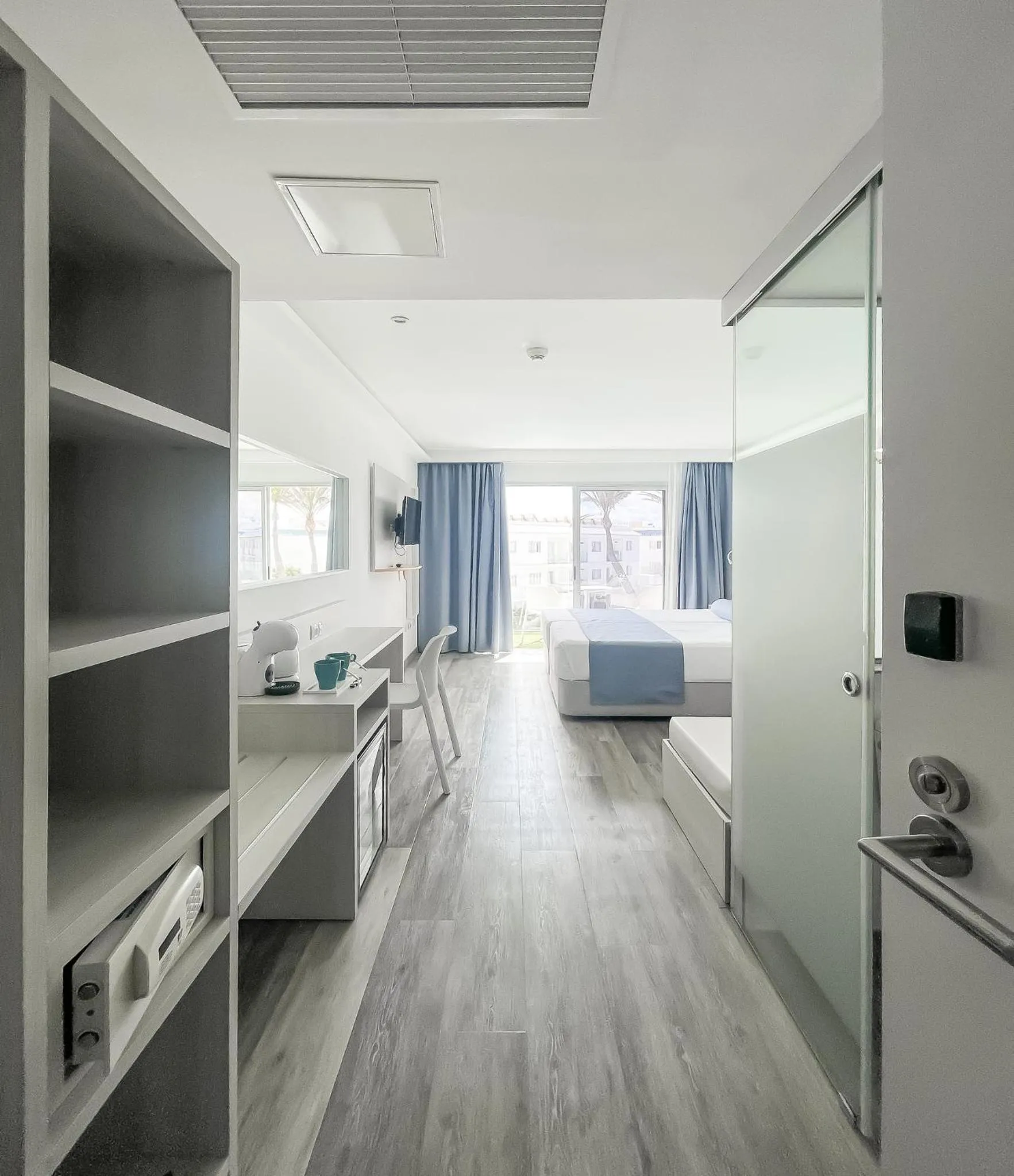 Coffee/tea facilities, Bed in Corralejo Surfing Colors Hotel&Apartments