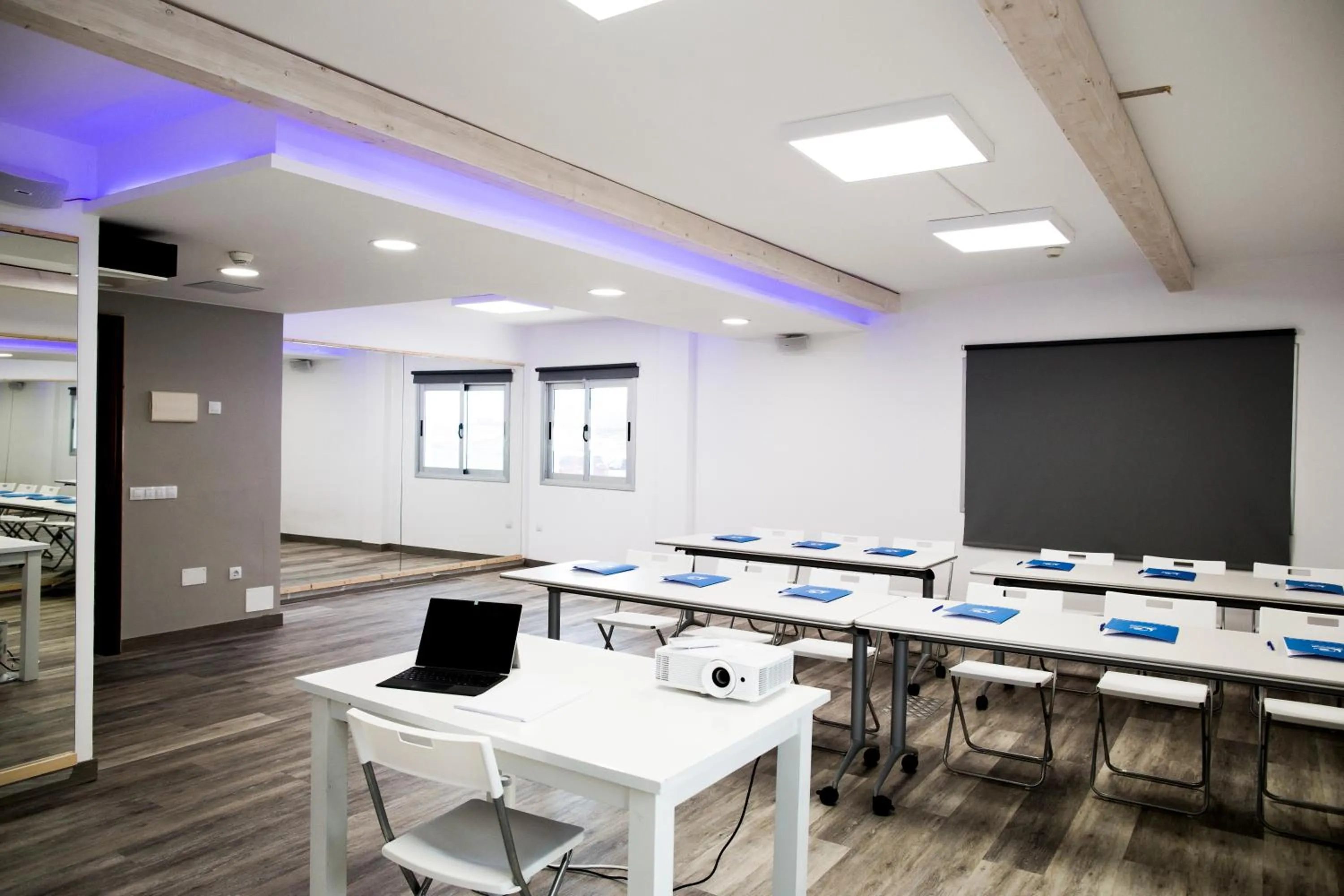 Business facilities in Corralejo Surfing Colors Hotel&Apartments