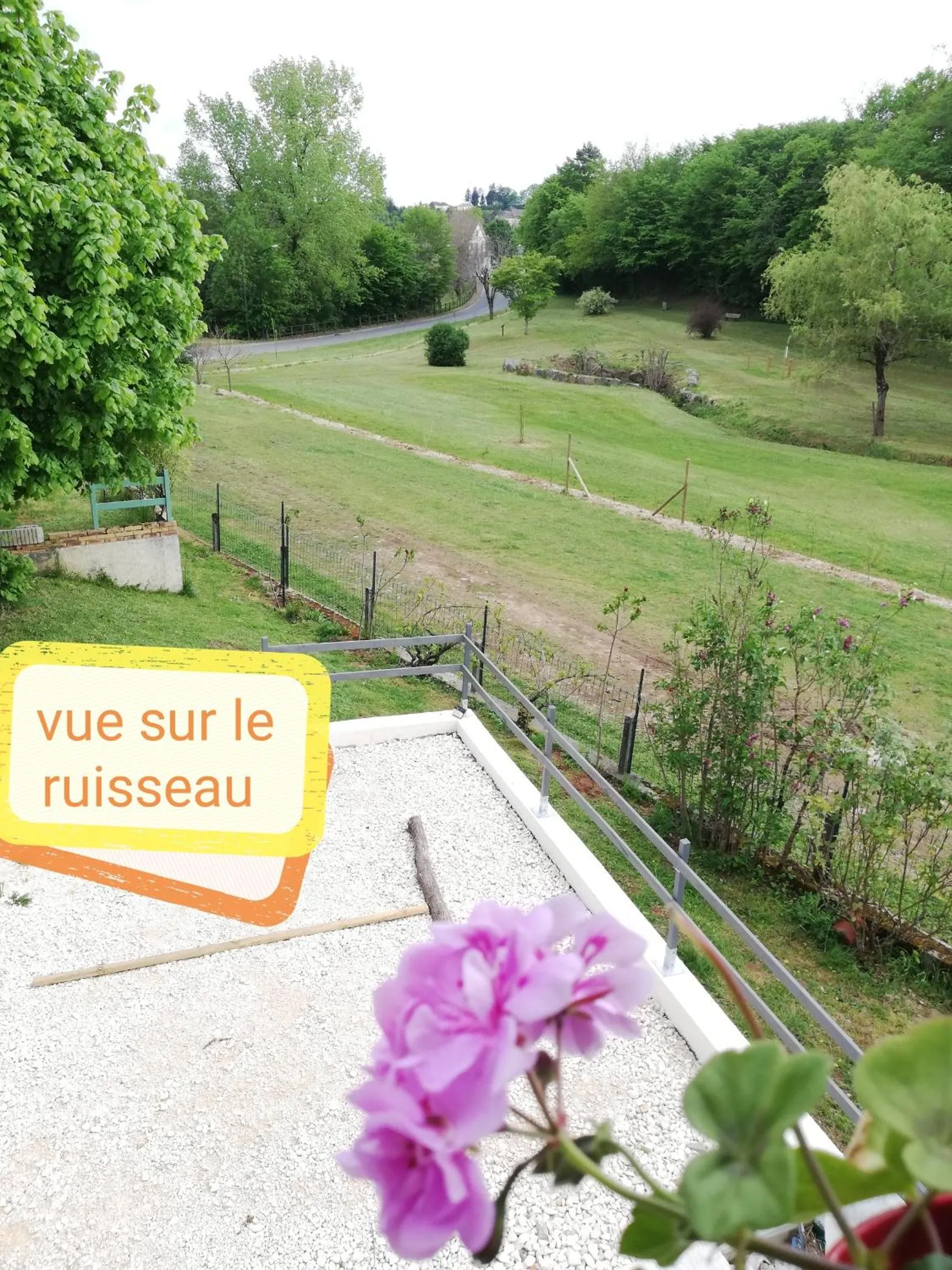 Garden view in Du coq à l'âme