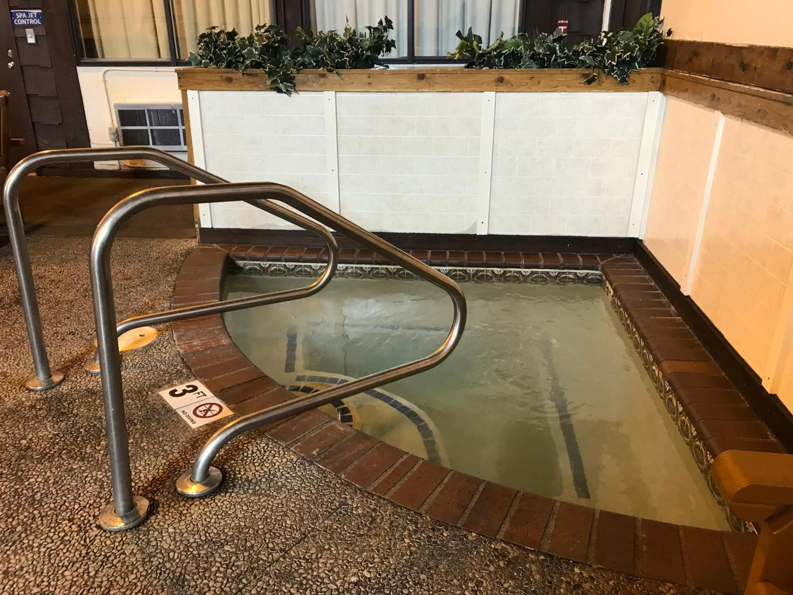 Hot Tub in Superior & Sage Hotel