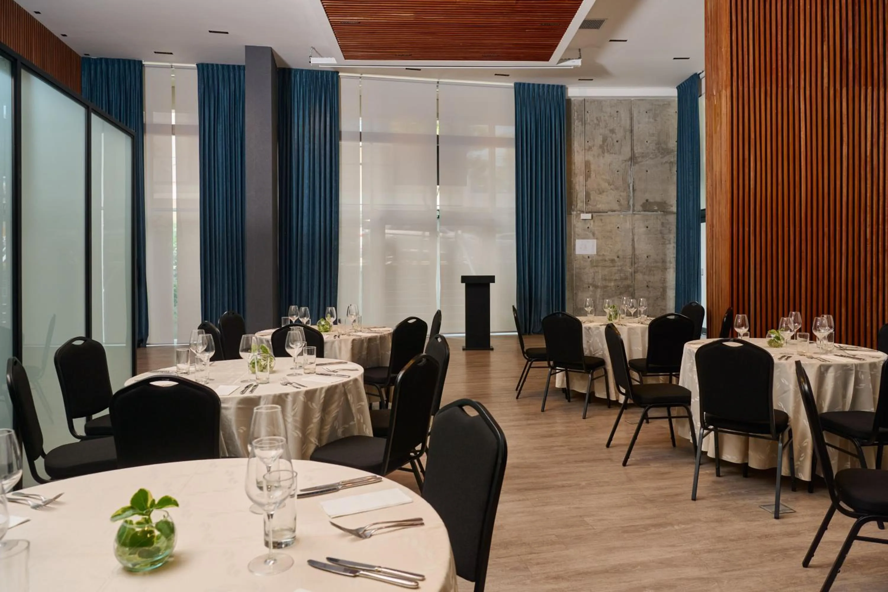 Meeting/conference room in INNSiDE by Meliá Lima Miraflores