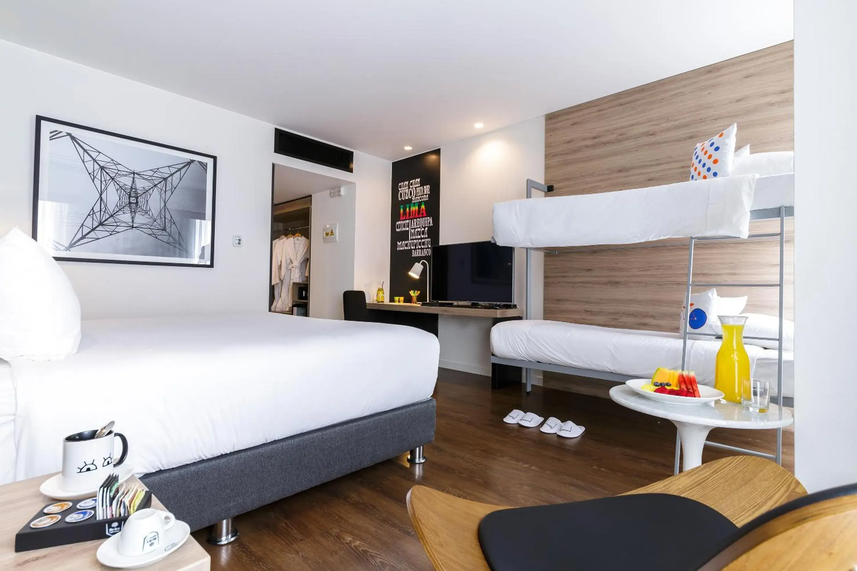 Photo of the whole room, Bed in INNSiDE by Meliá Lima Miraflores Photo of the whole room, Bed in INNSiDE by Meliá Lima Miraflores