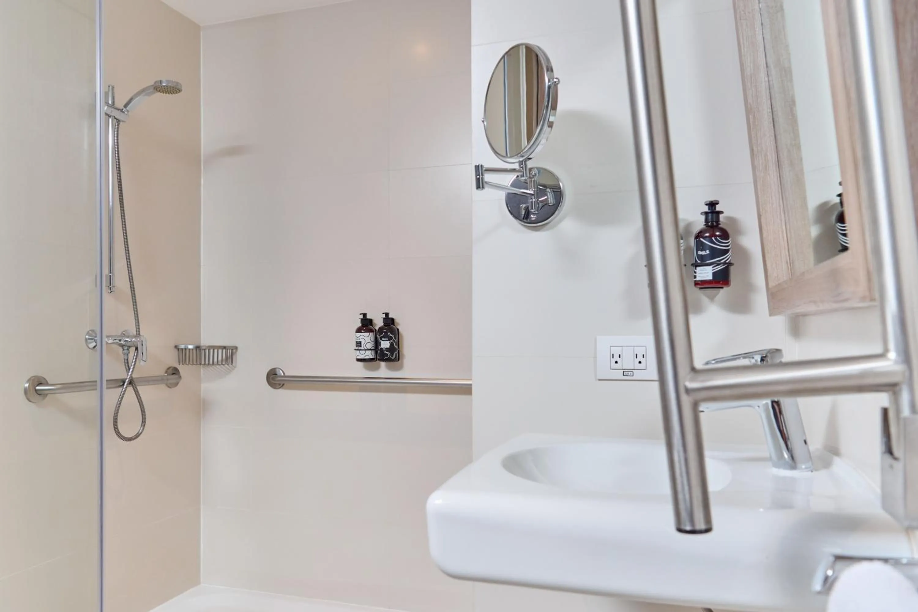 Toilet in INNSiDE by Meliá Lima Miraflores