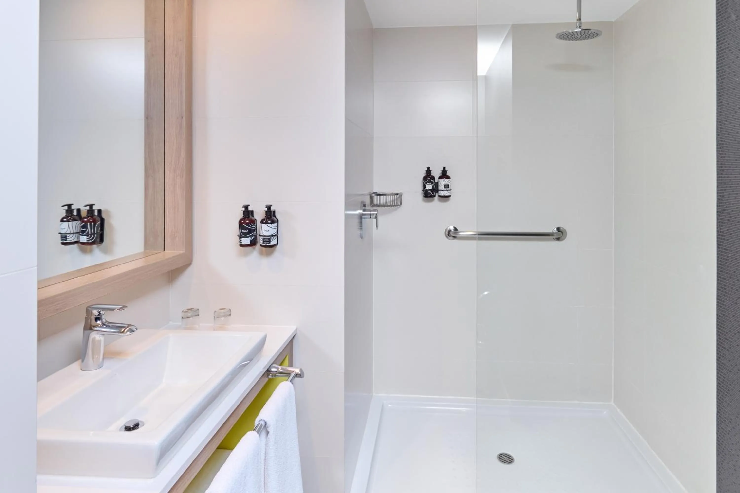 Shower in INNSiDE by Meliá Lima Miraflores