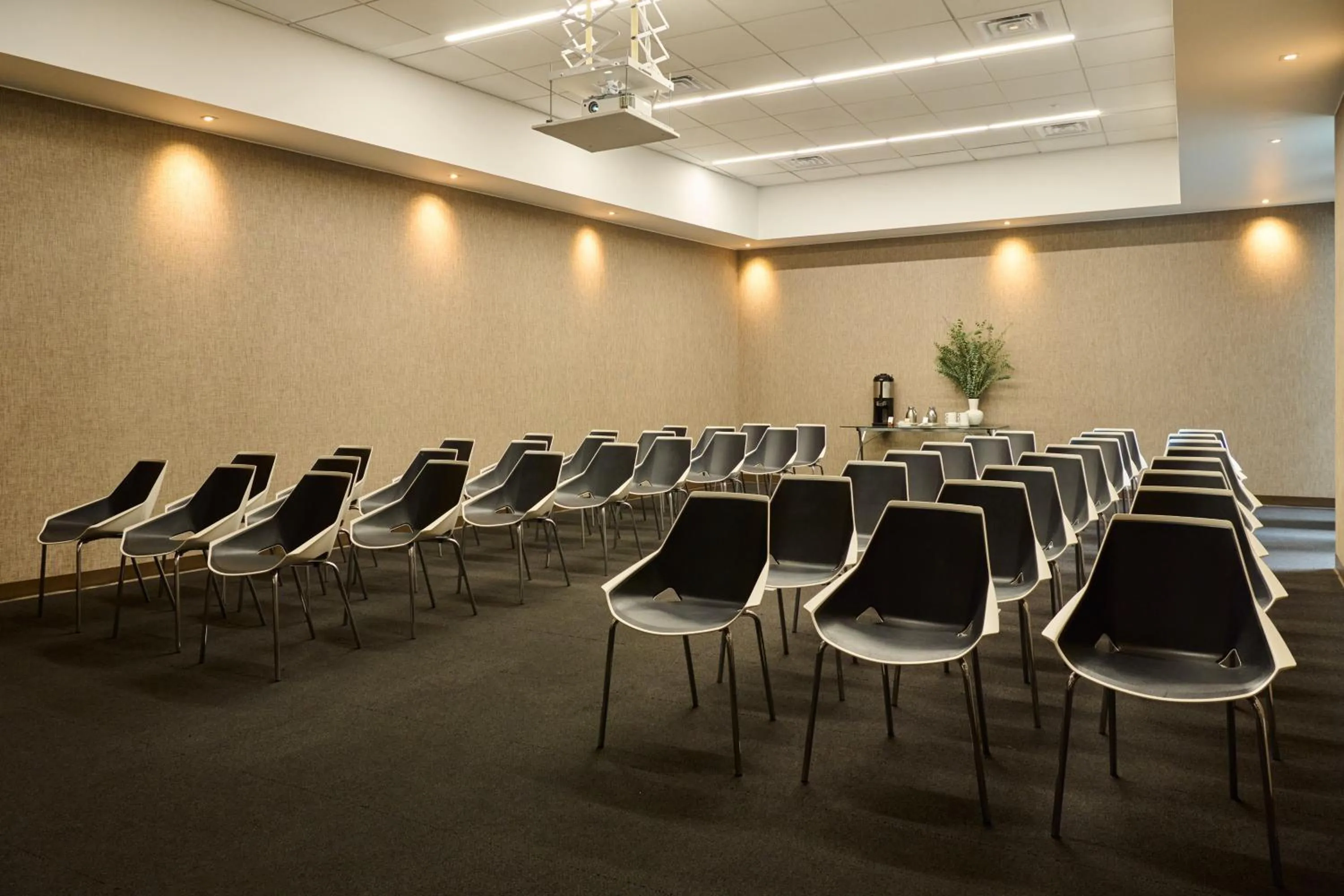Meeting/conference room in INNSiDE by Meliá Lima Miraflores