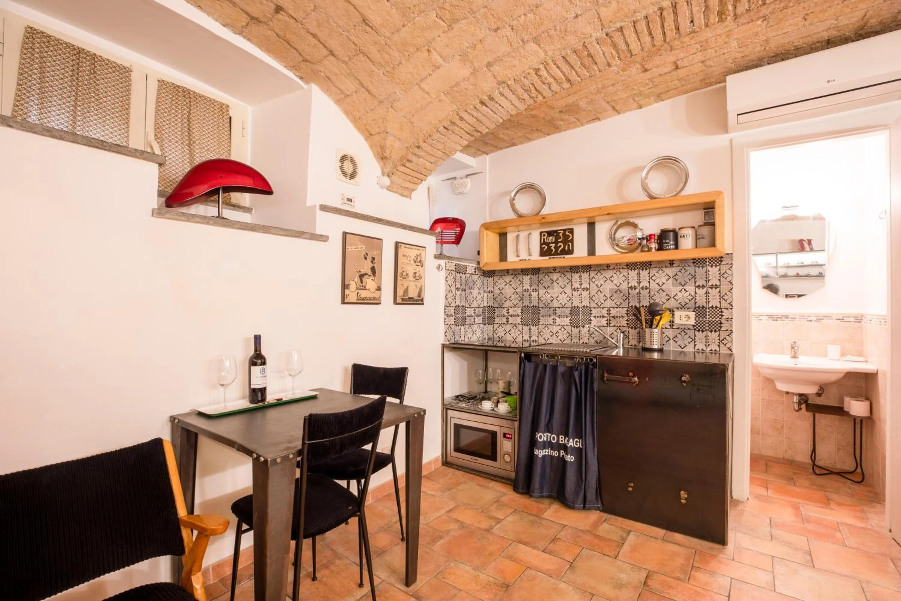 Dining area in Restart Accommodations Balestra