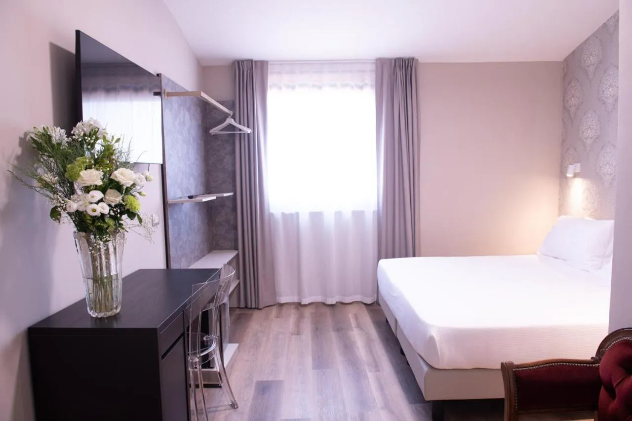 Photo of the whole room, Bed in Hotel Della Rosa