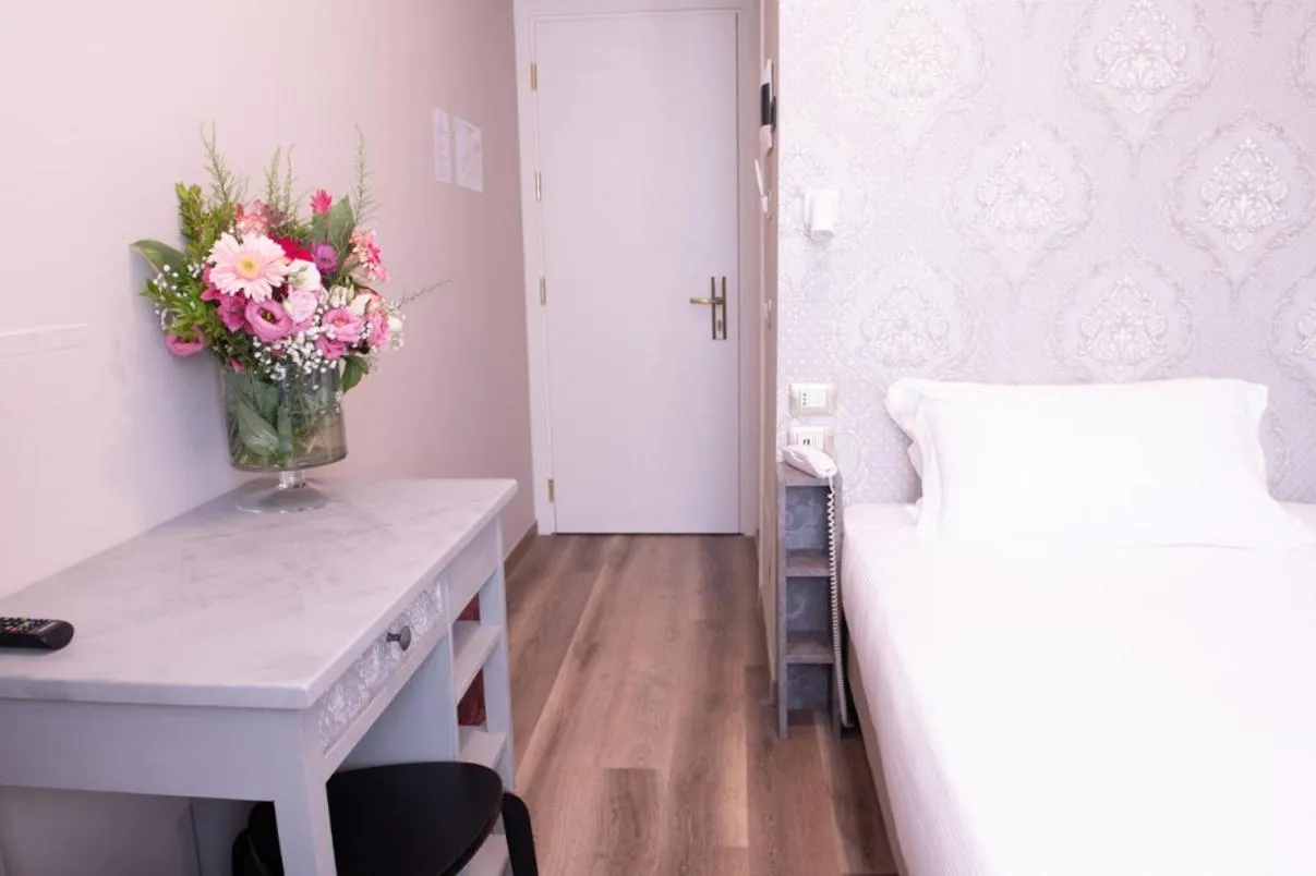 Photo of the whole room, Bed in Hotel Della Rosa