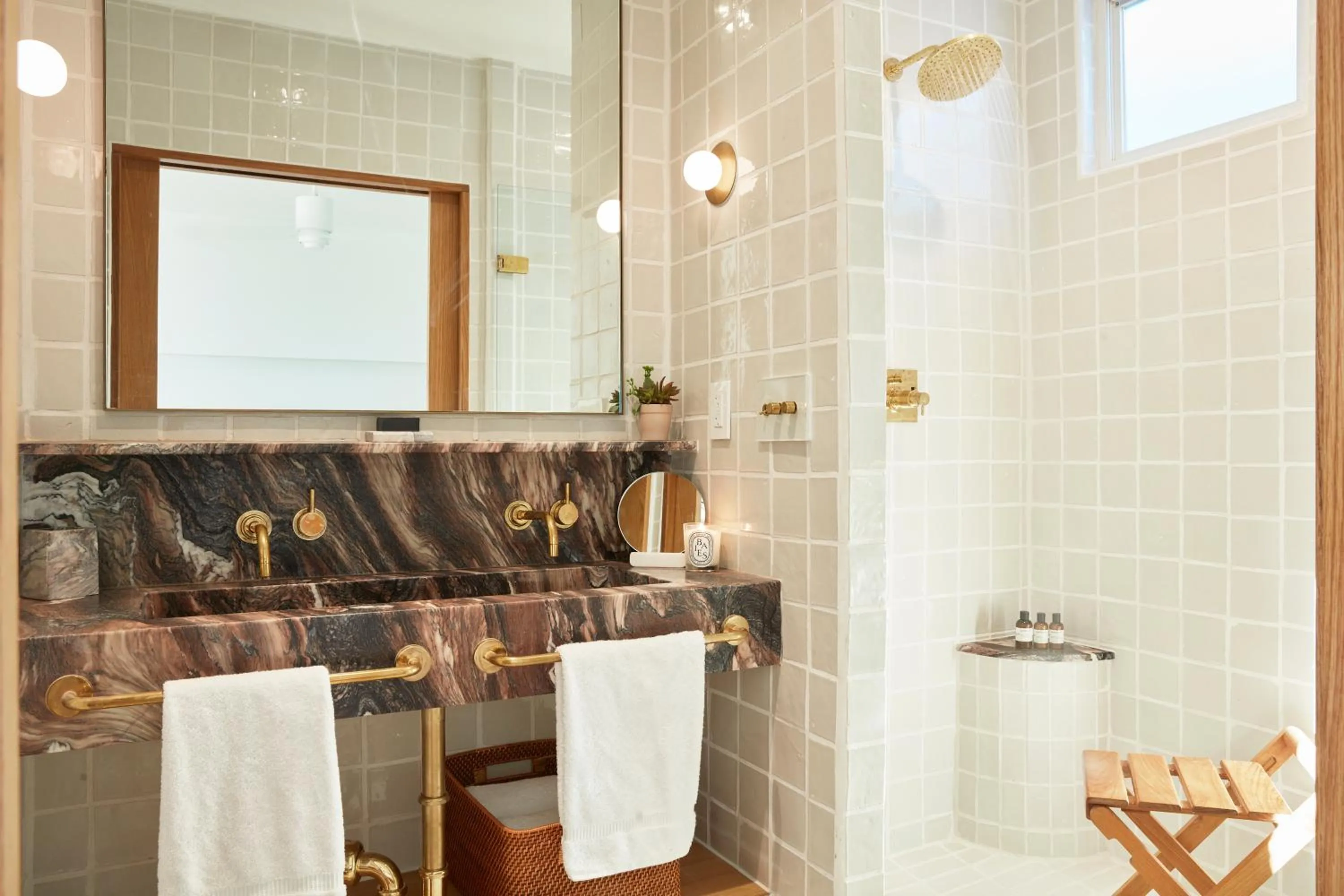 Shower in Hotel Joaquin