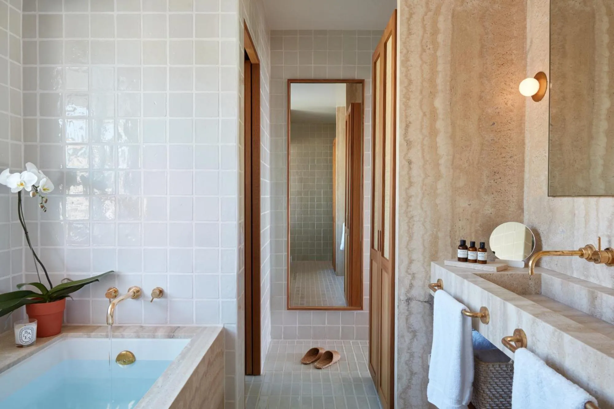 Shower in Hotel Joaquin