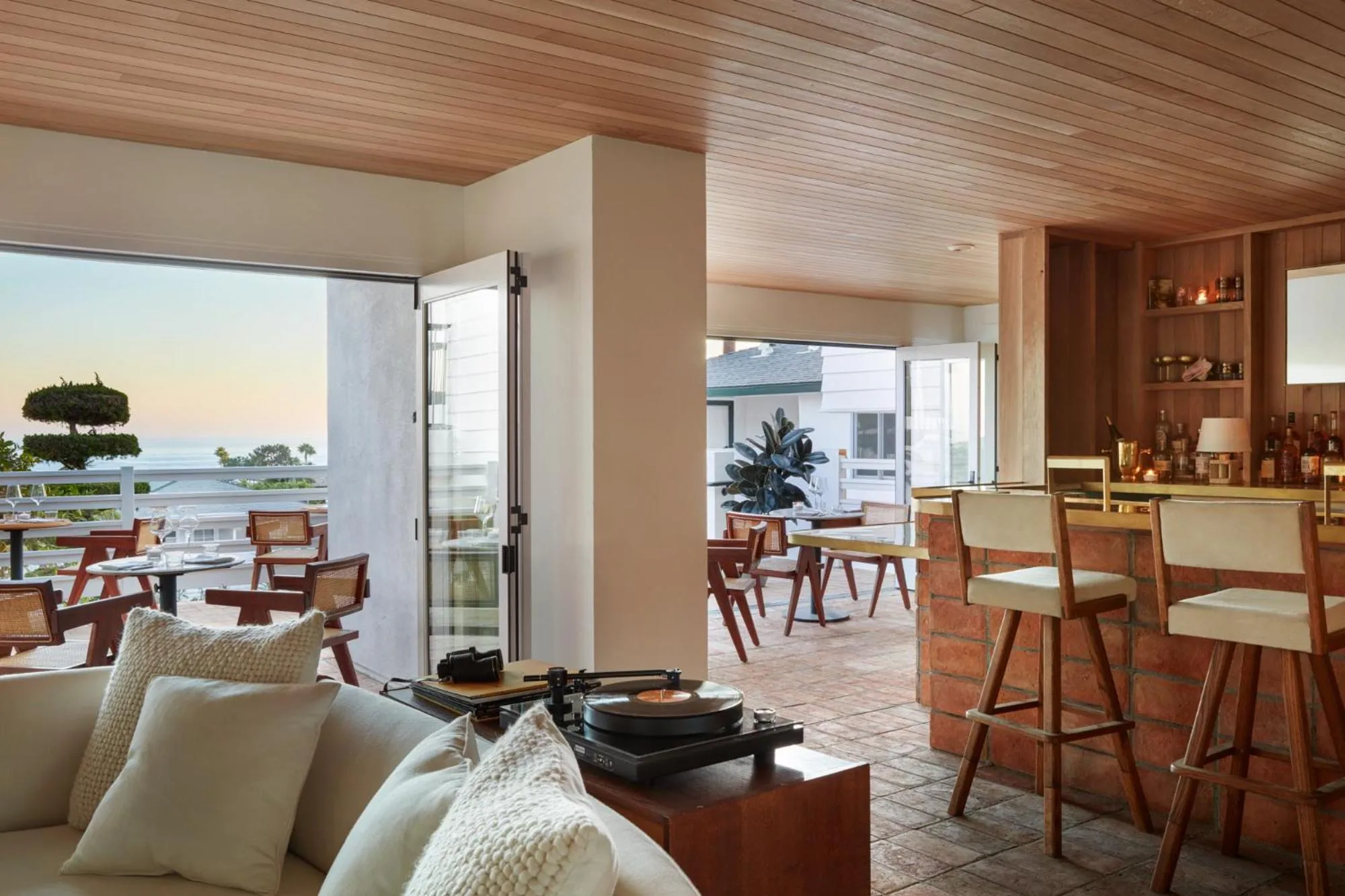 Restaurant/places to eat in Hotel Joaquin