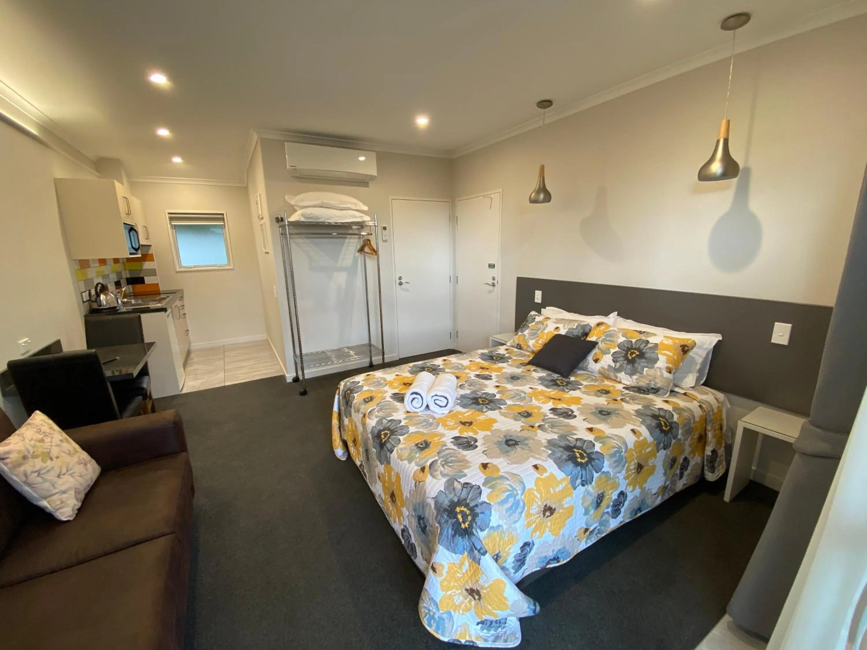 Bedroom, Bed in BigSky Motels