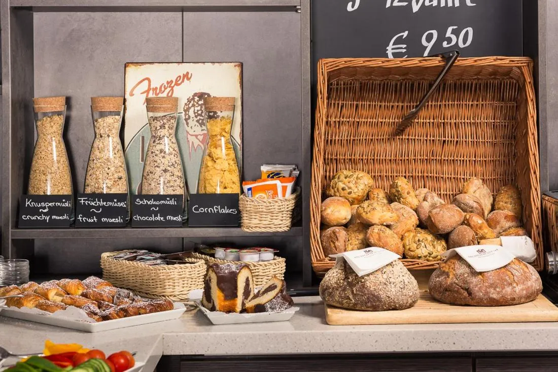 Breakfast in Bergheim 41 Hotel im Alten Hallenbad