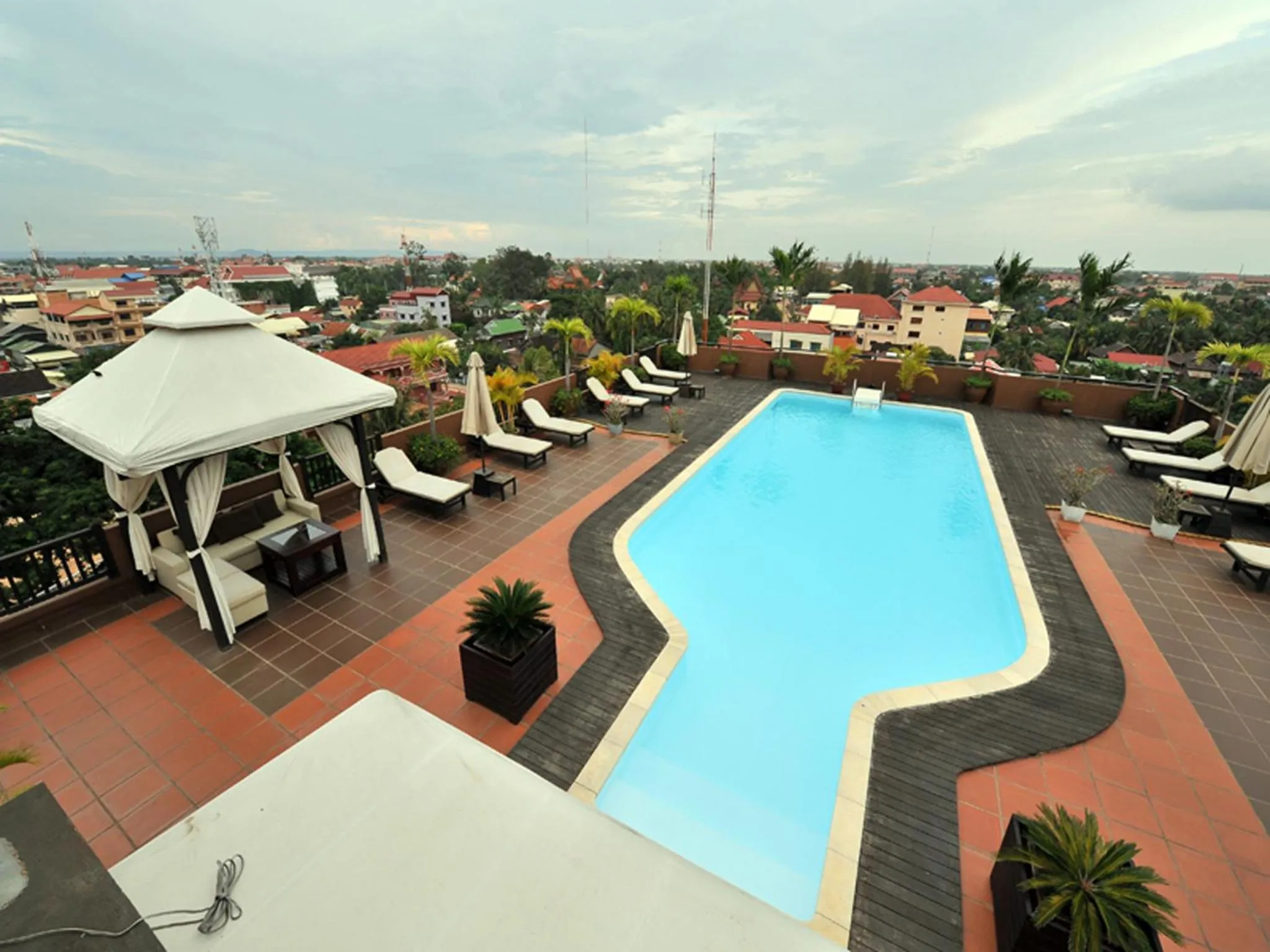 Swimming pool in City River Hotel