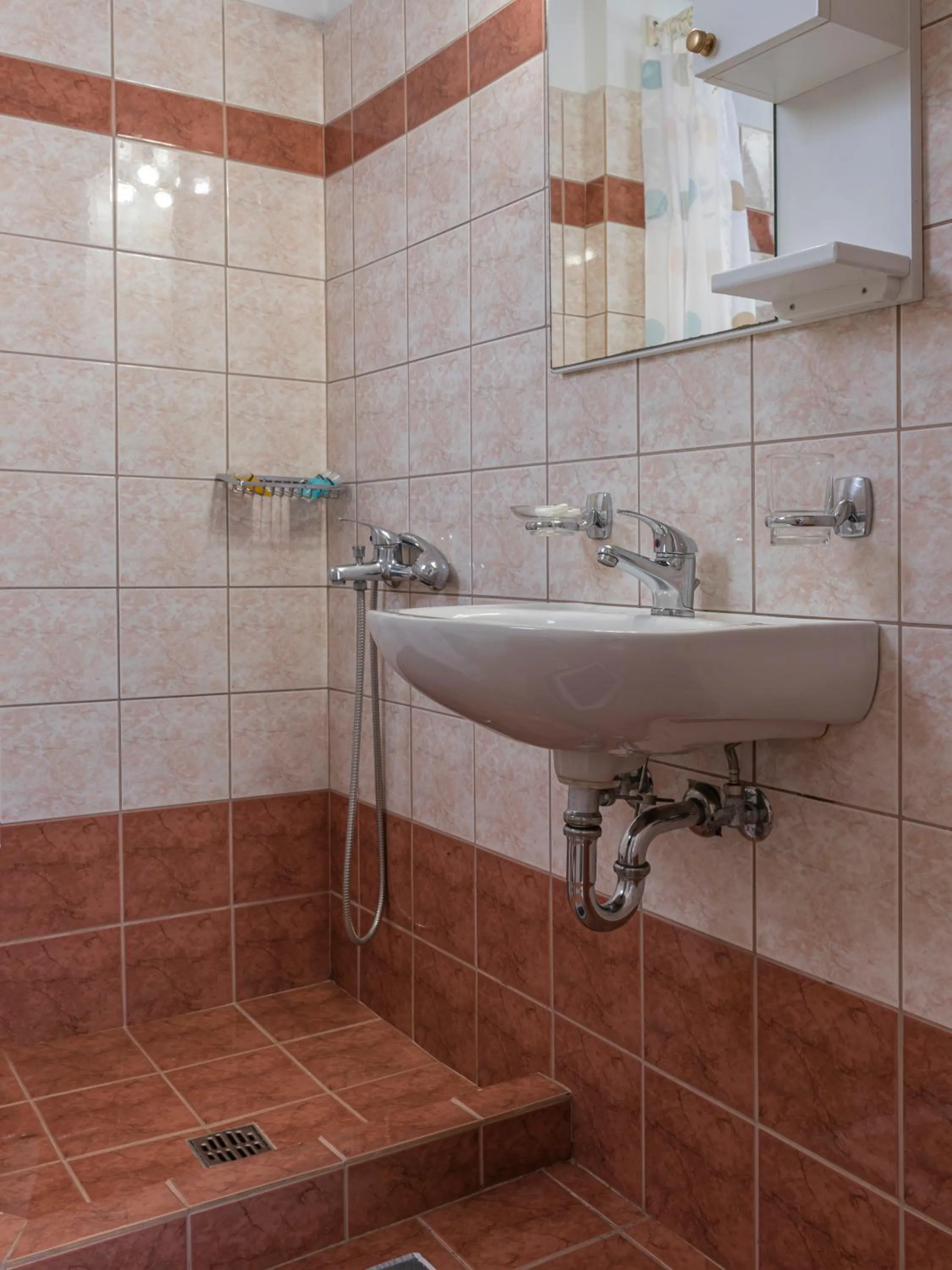 Toilet in Xenion Ioannina