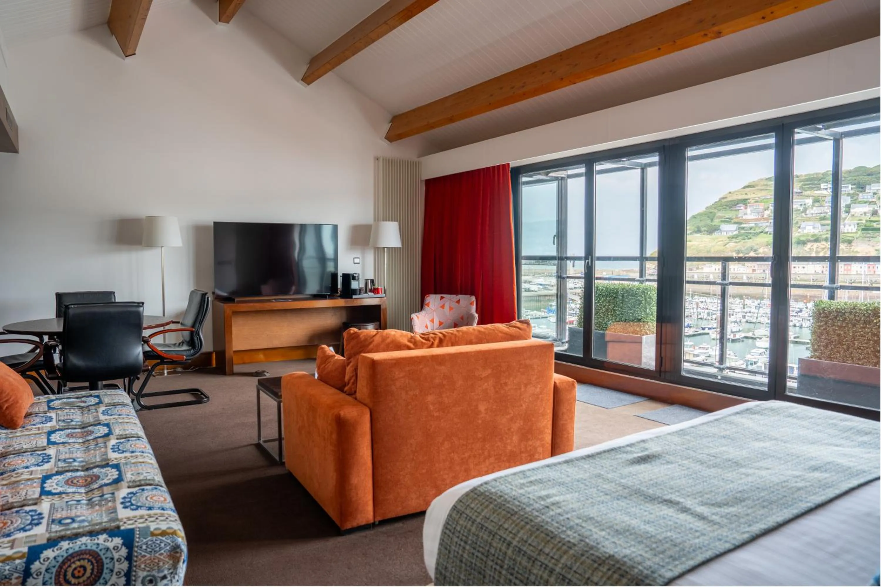 Photo of the whole room, Bed in Hotel Le Grand Pavois